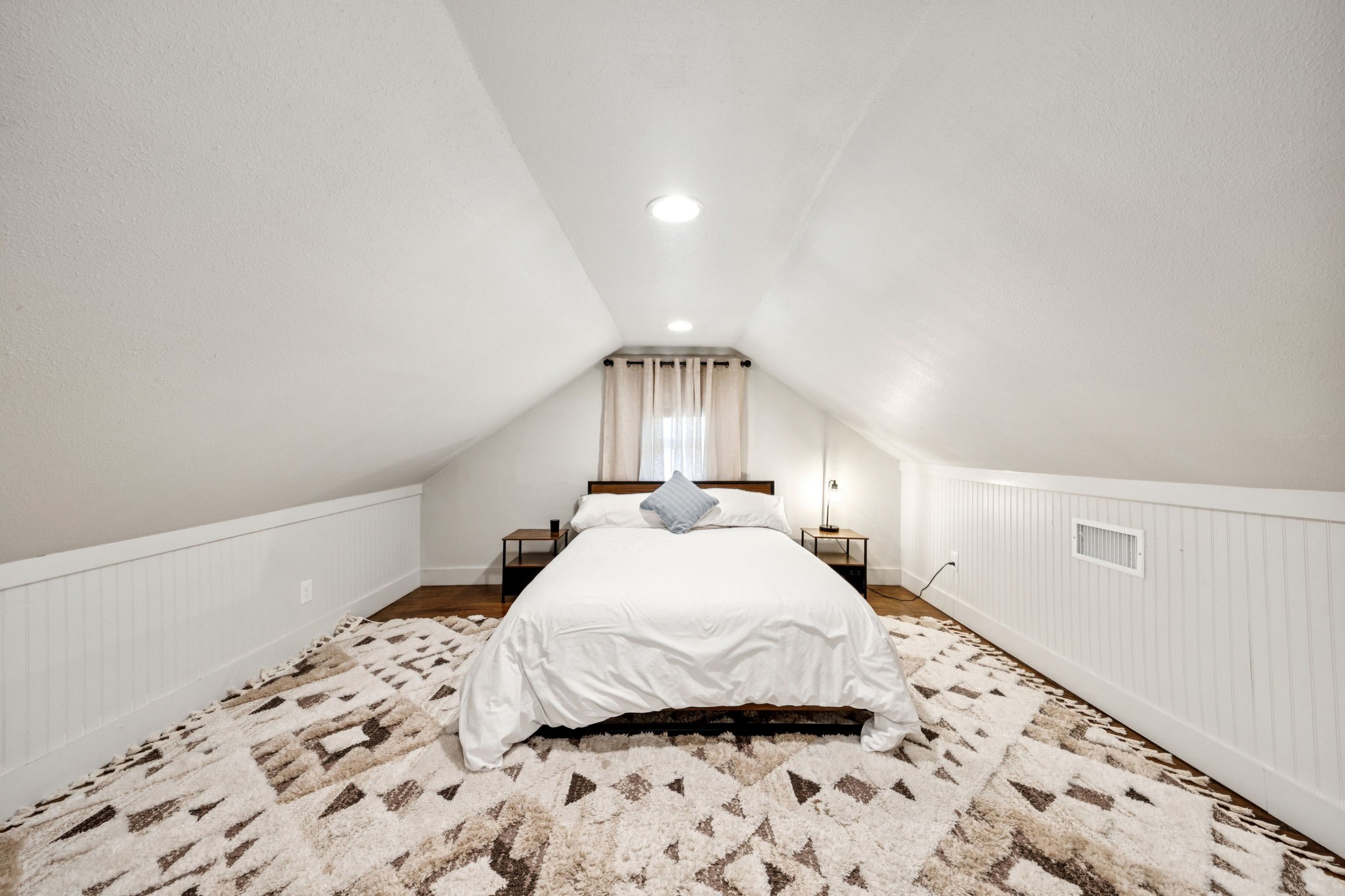 901 S Montreal Avenue