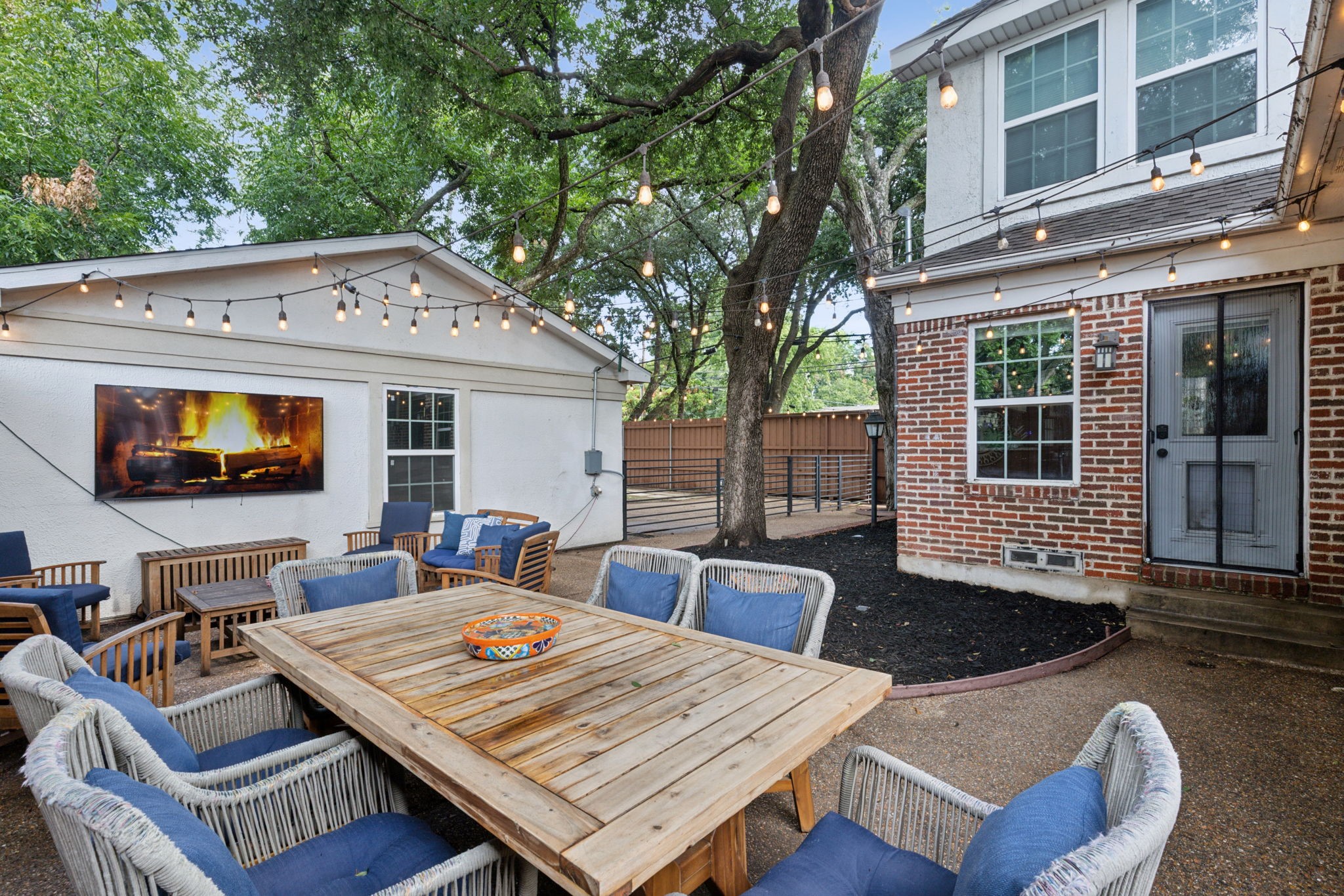 901 S Montreal Avenue