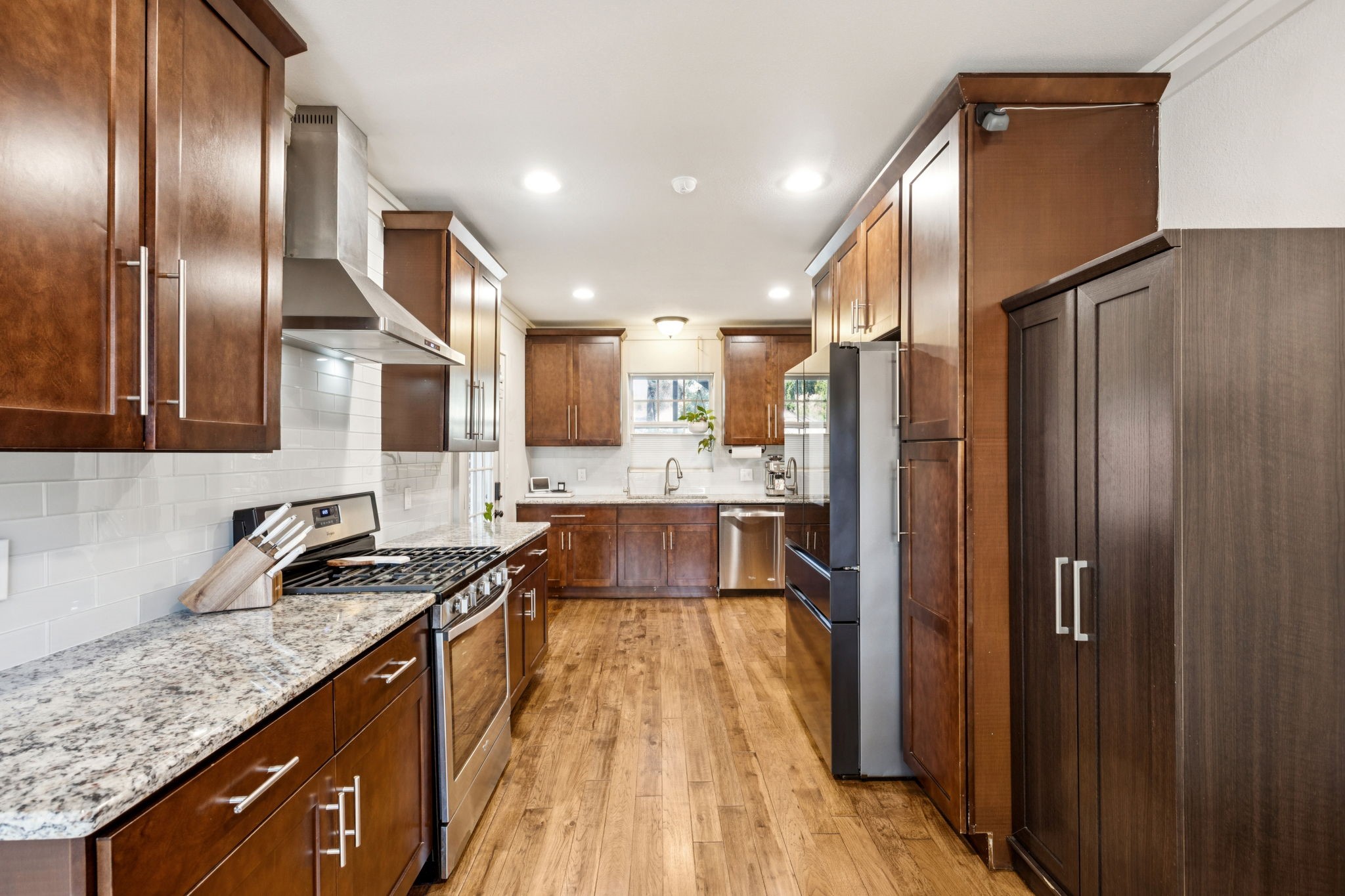 901 S Montreal Avenue