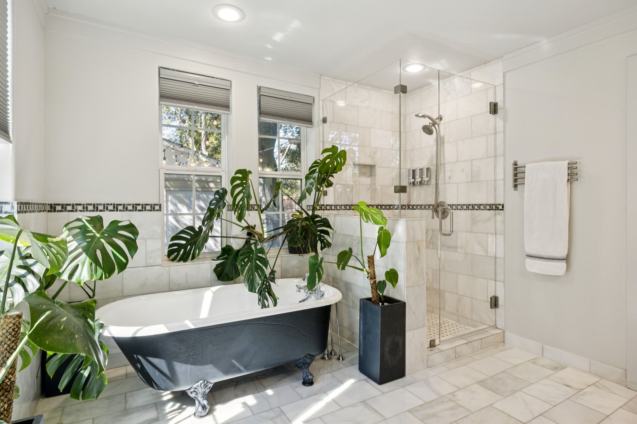 901 S Montreal Avenue