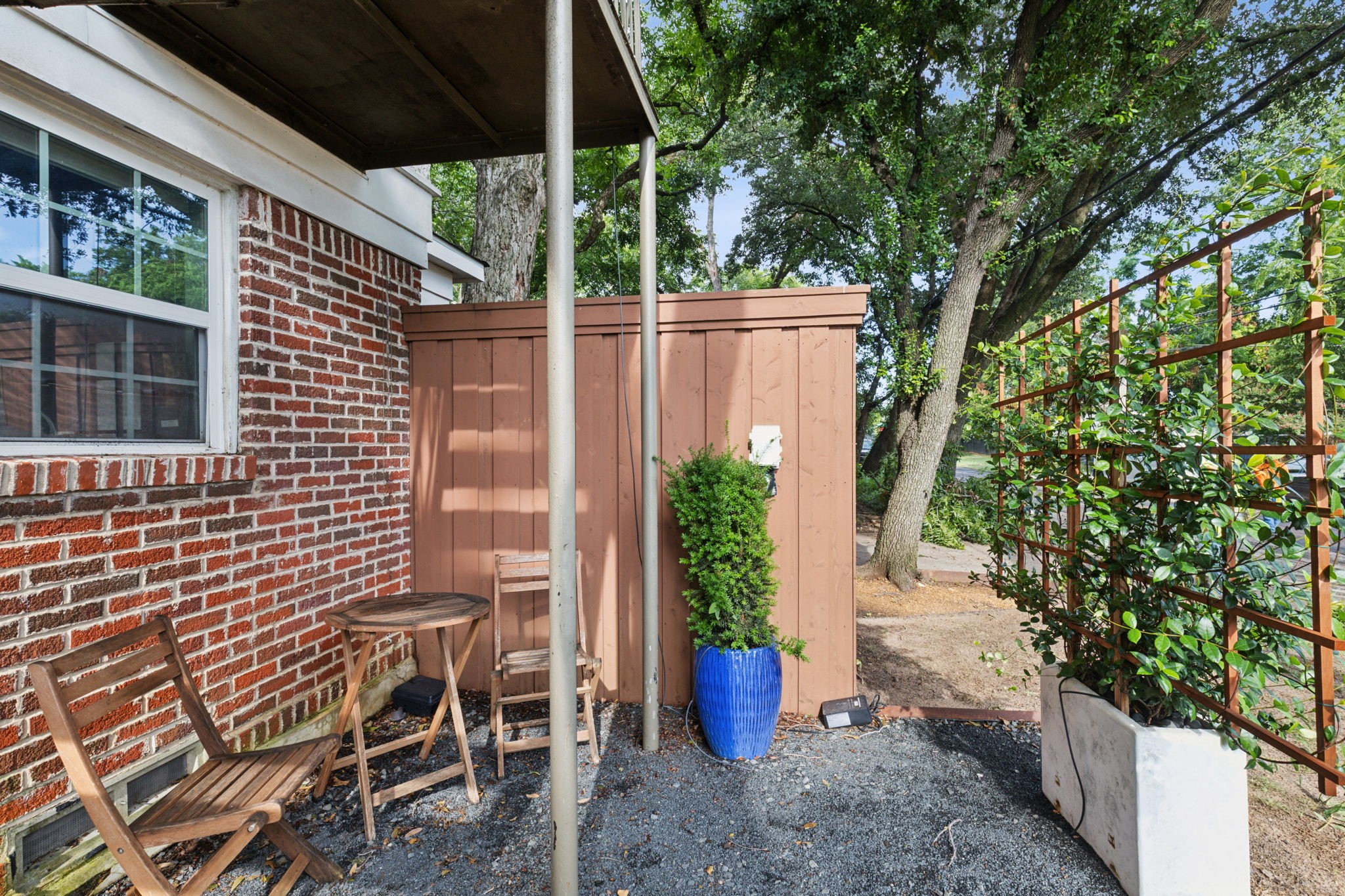 901 S Montreal Avenue