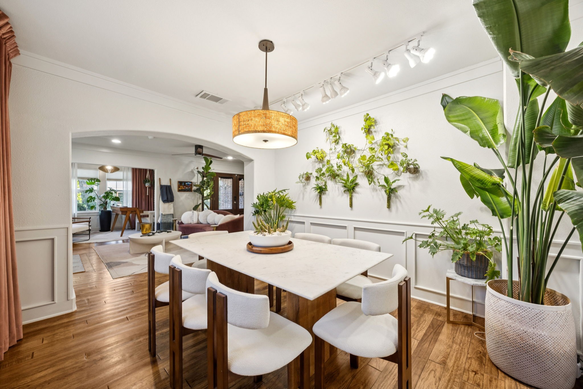 901 S Montreal Avenue