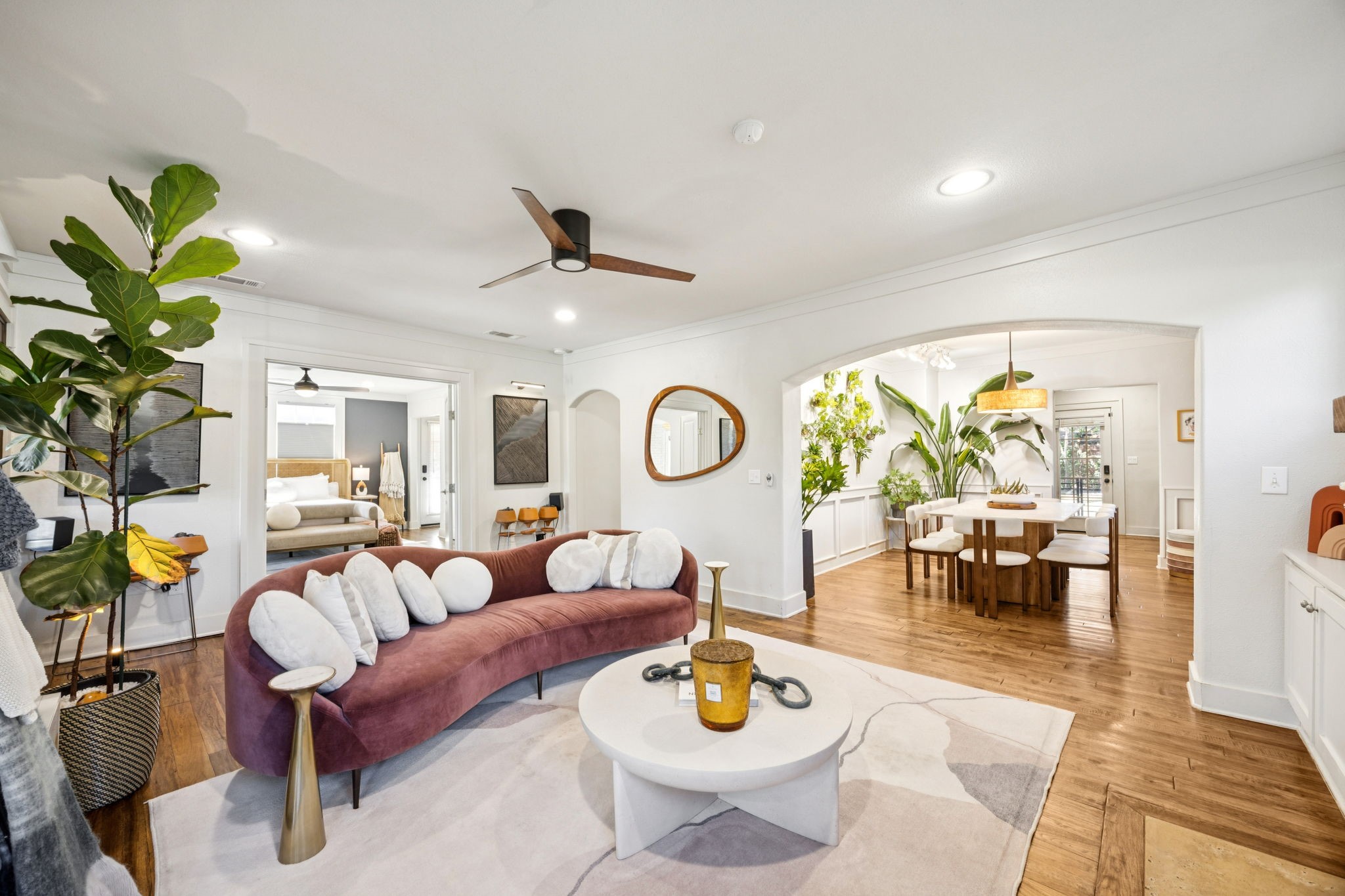 901 S Montreal Avenue