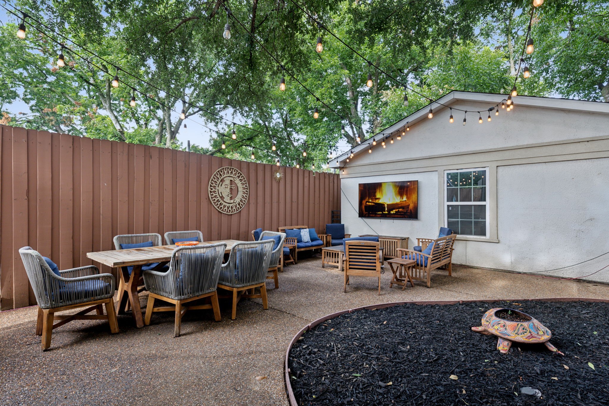 901 S Montreal Avenue