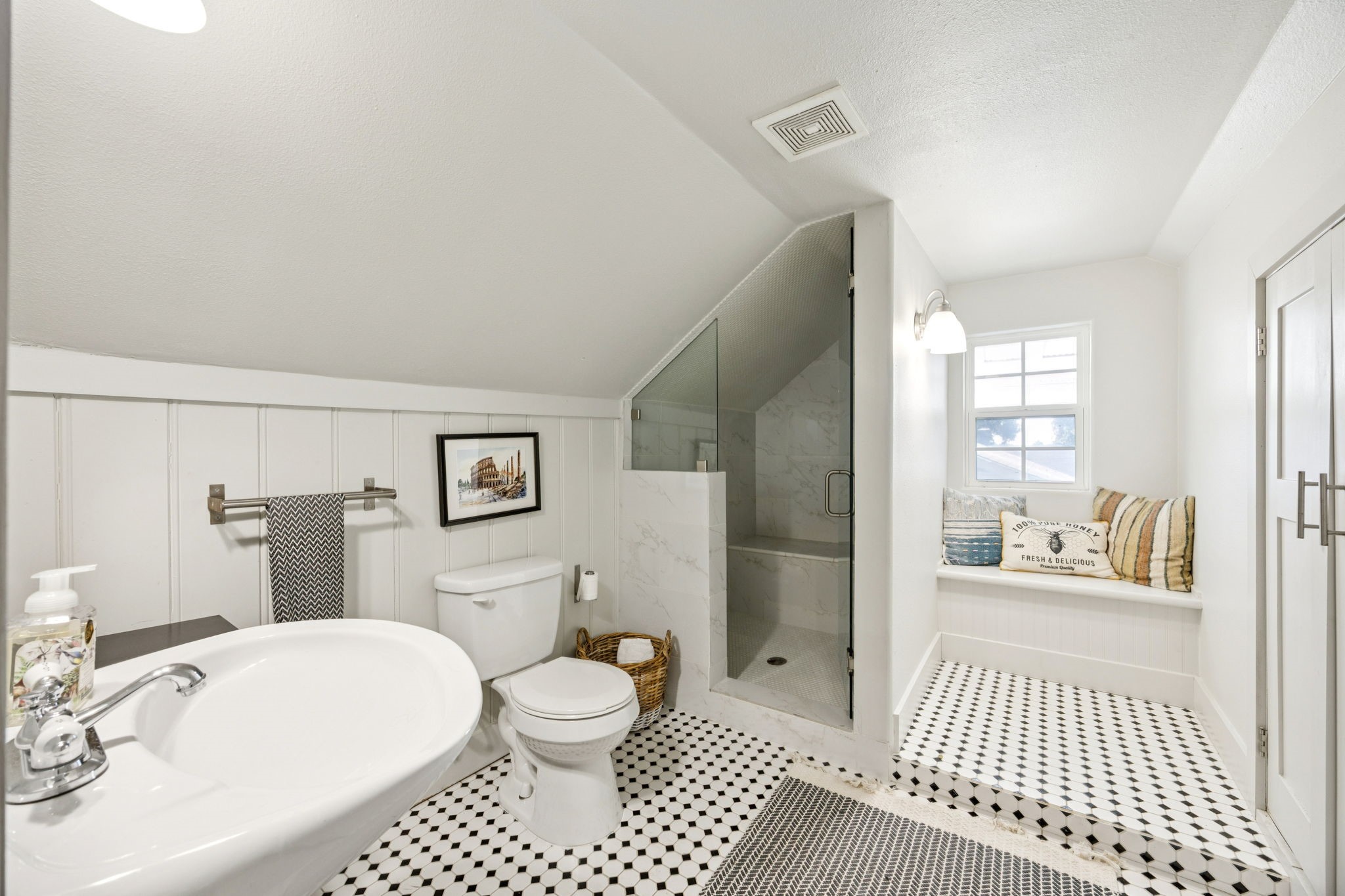 901 S Montreal Avenue