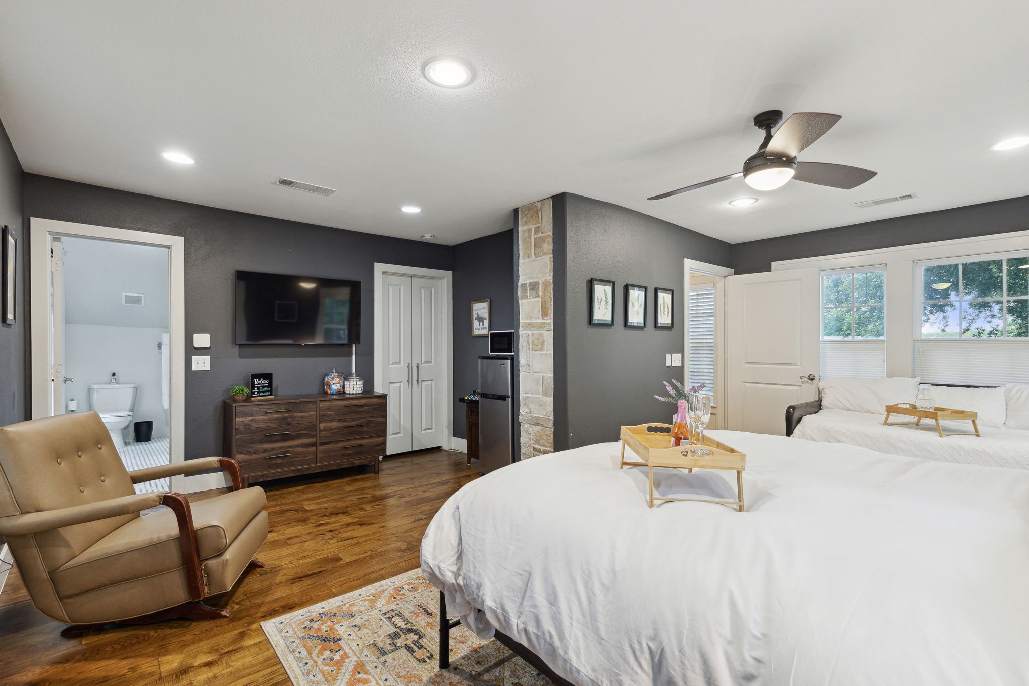 901 S Montreal Avenue