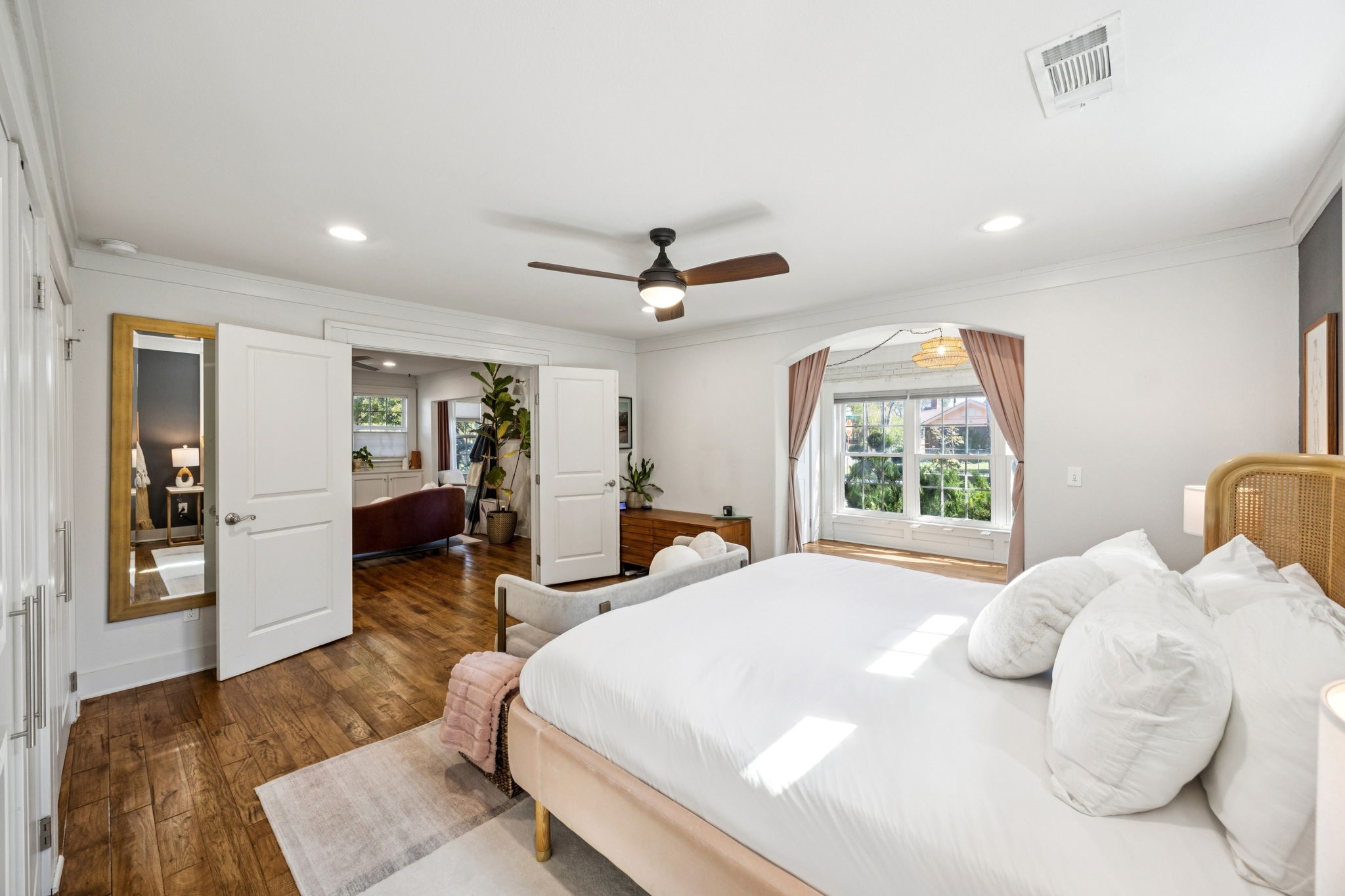 901 S Montreal Avenue