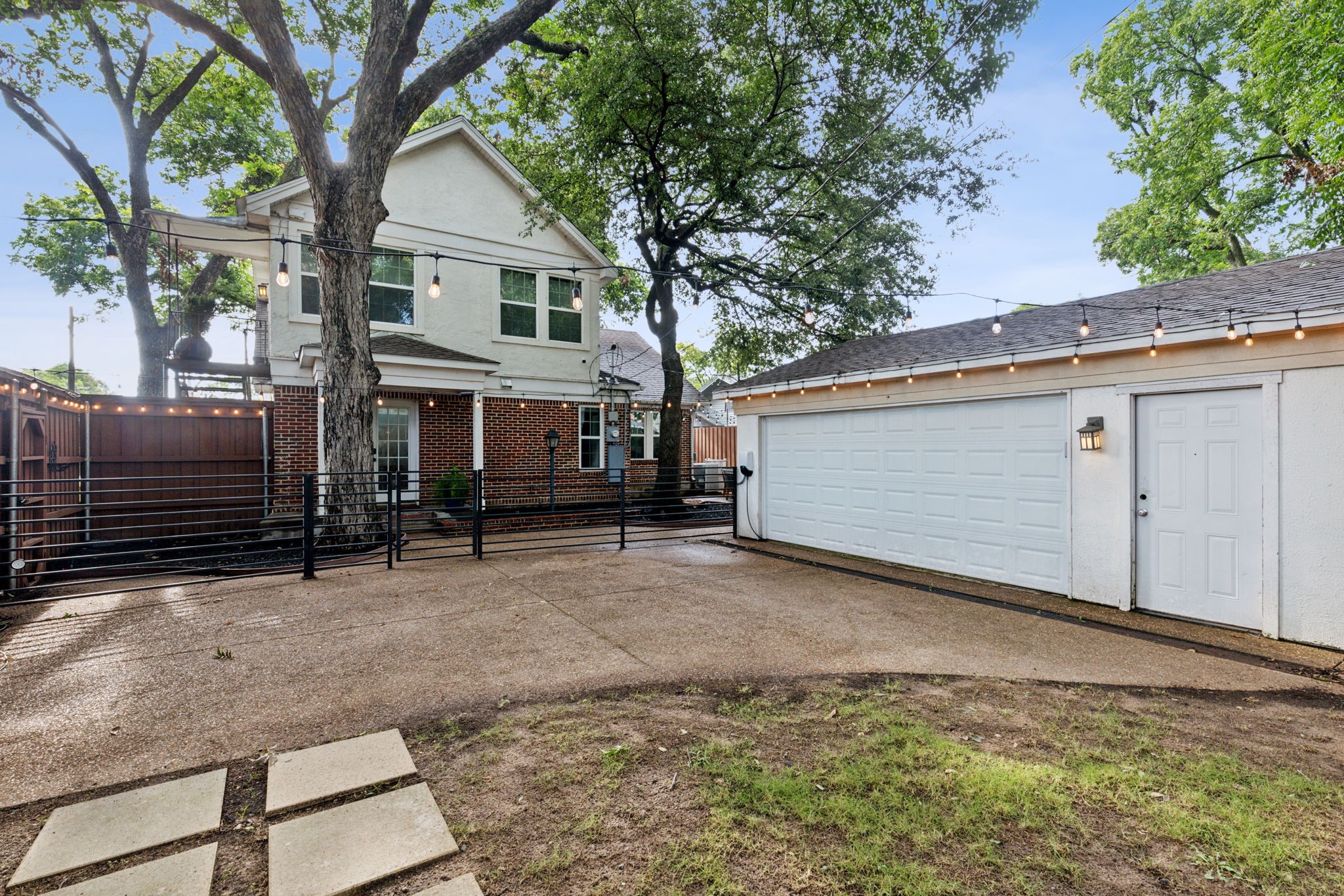 901 S Montreal Avenue