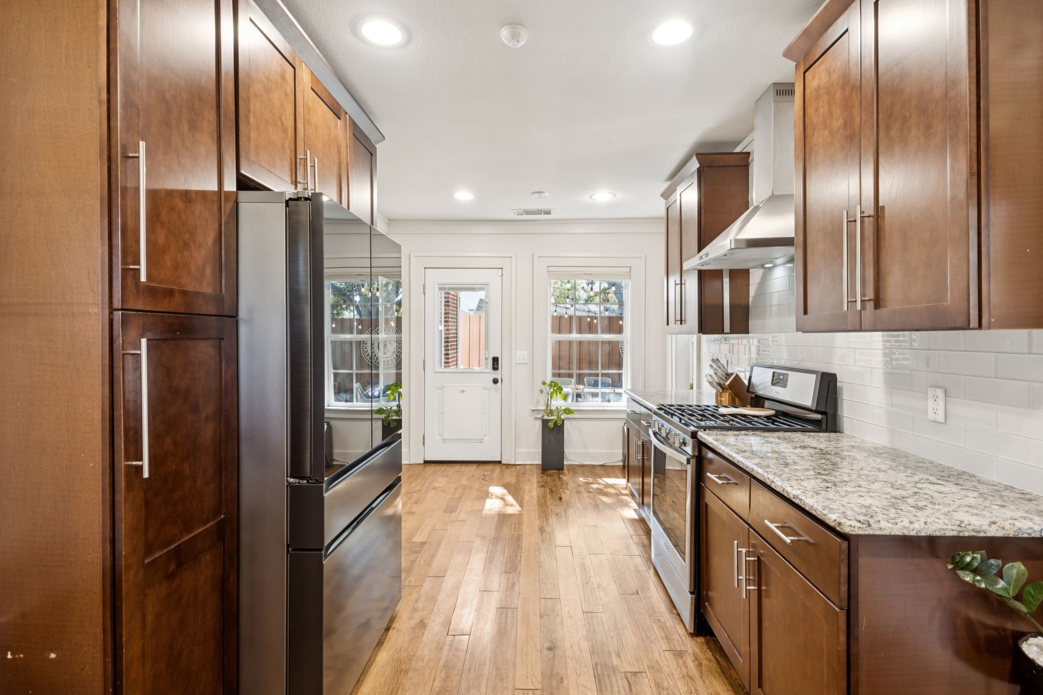 901 S Montreal Avenue