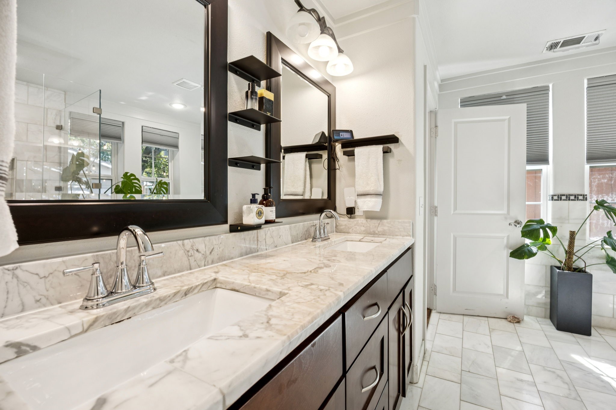 901 S Montreal Avenue