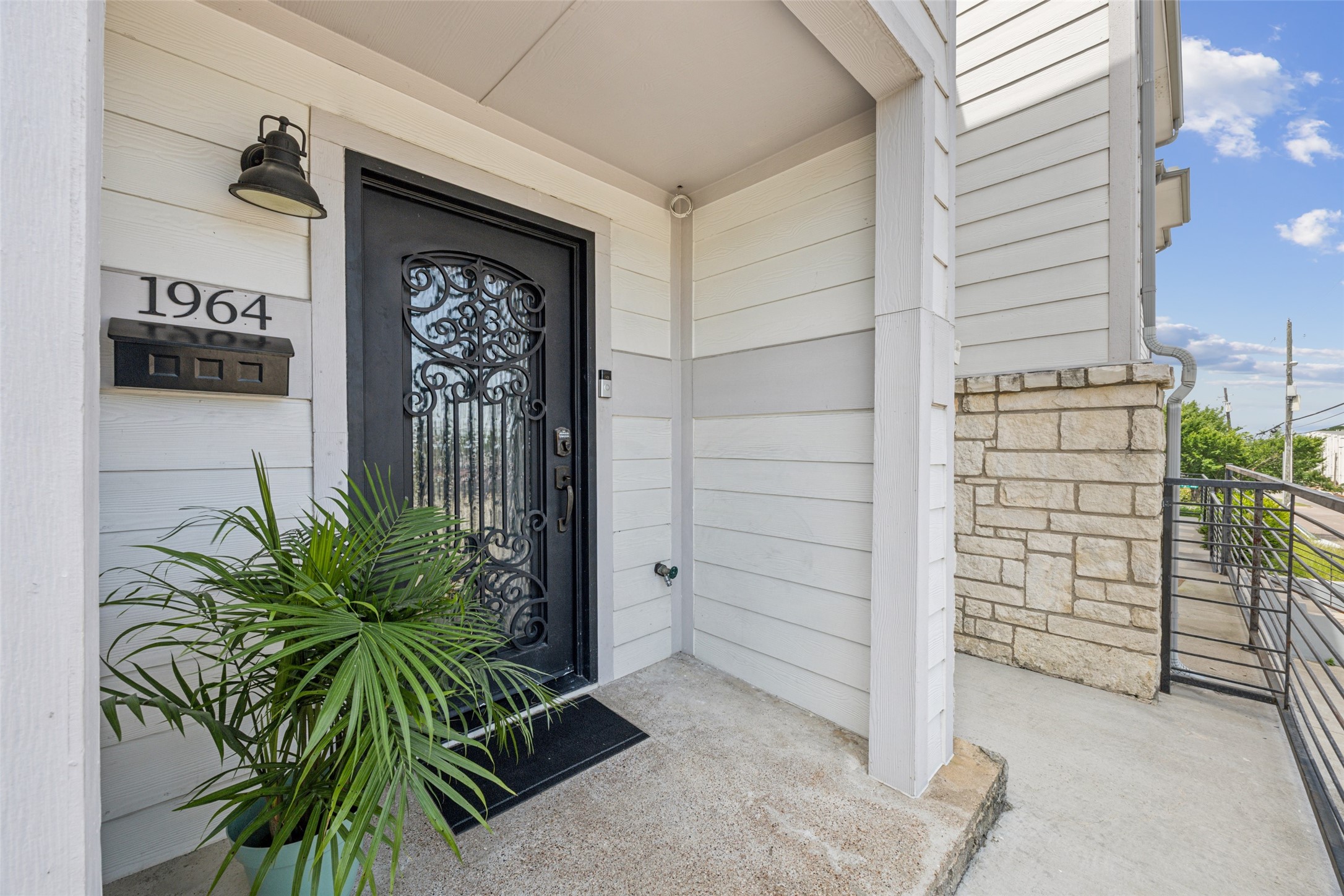 1964 W Davis Street