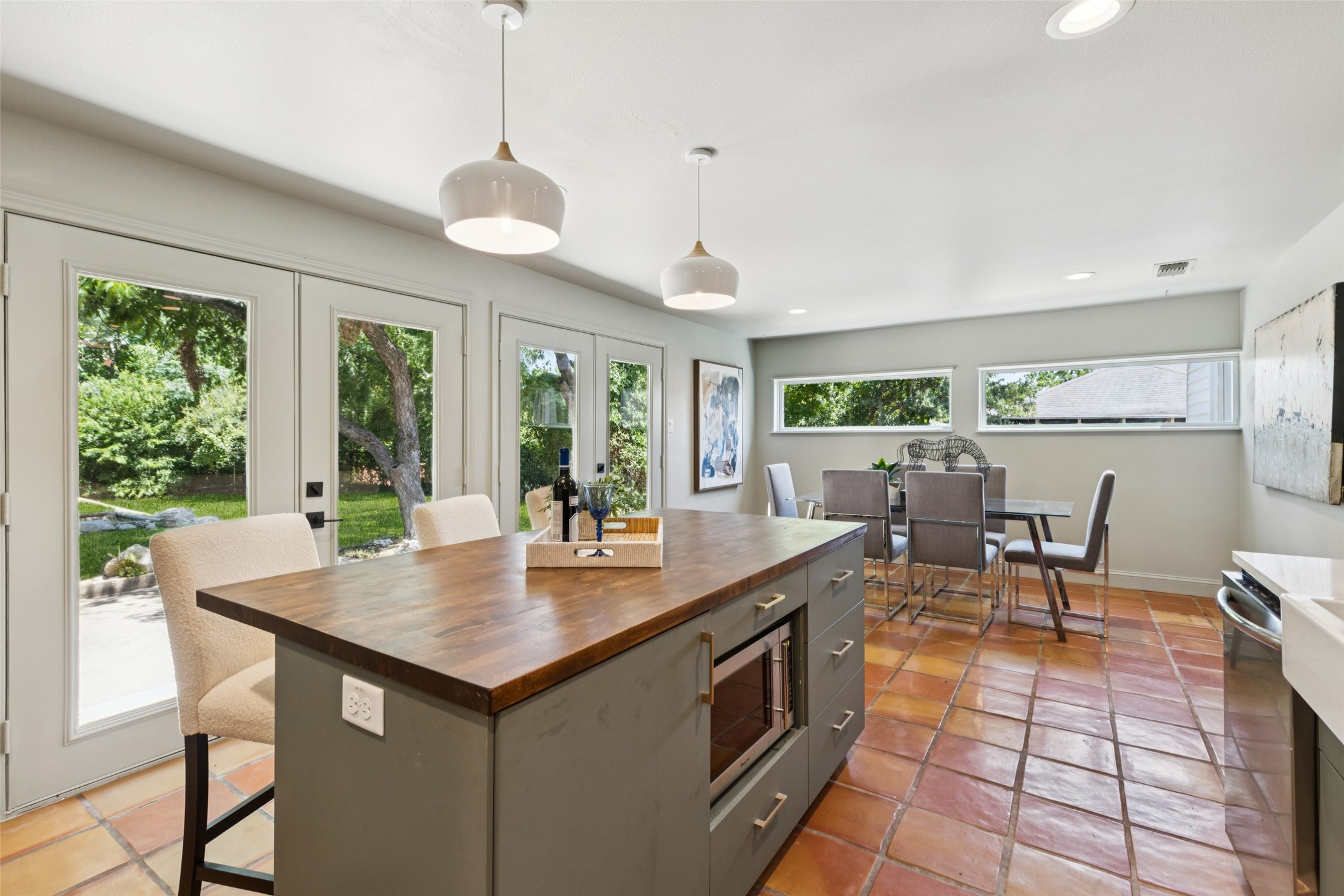 110 N Ravinia Drive
