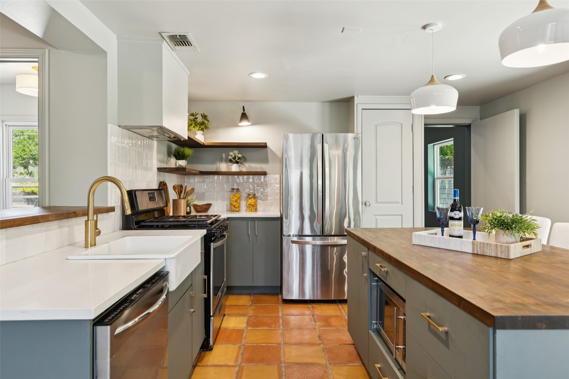 110 N Ravinia Drive