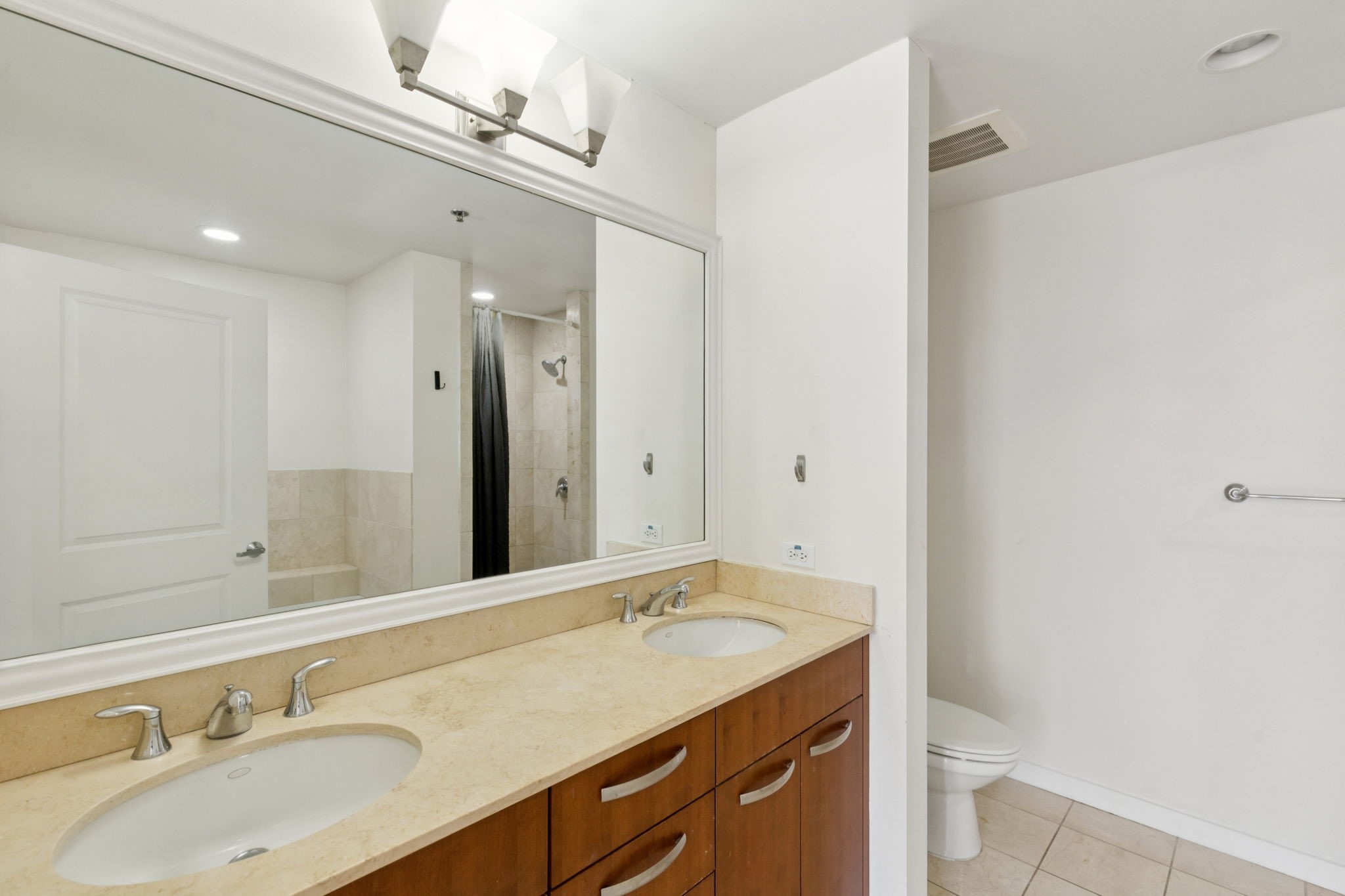 1200 Main Street 1710