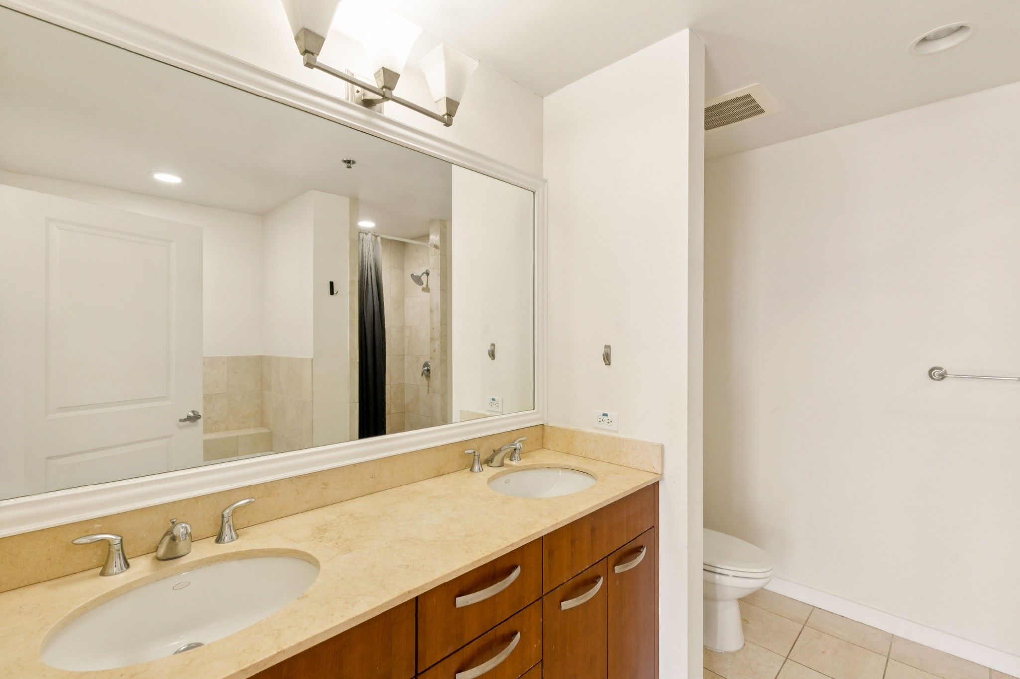 1200 Main Street 1710