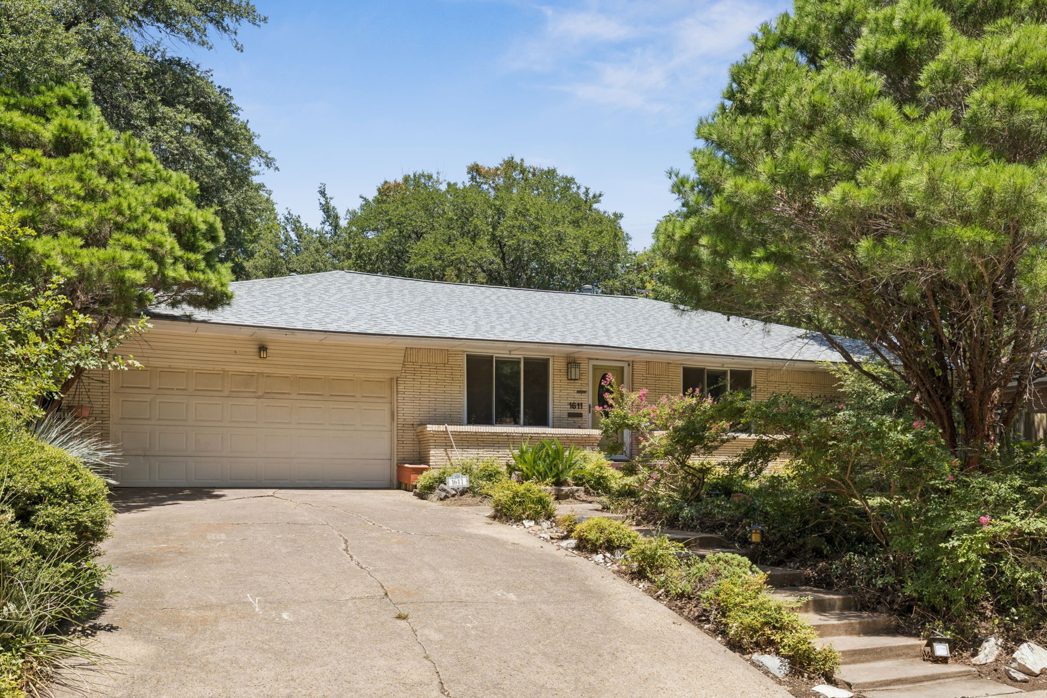 1611 Driftwood Drive