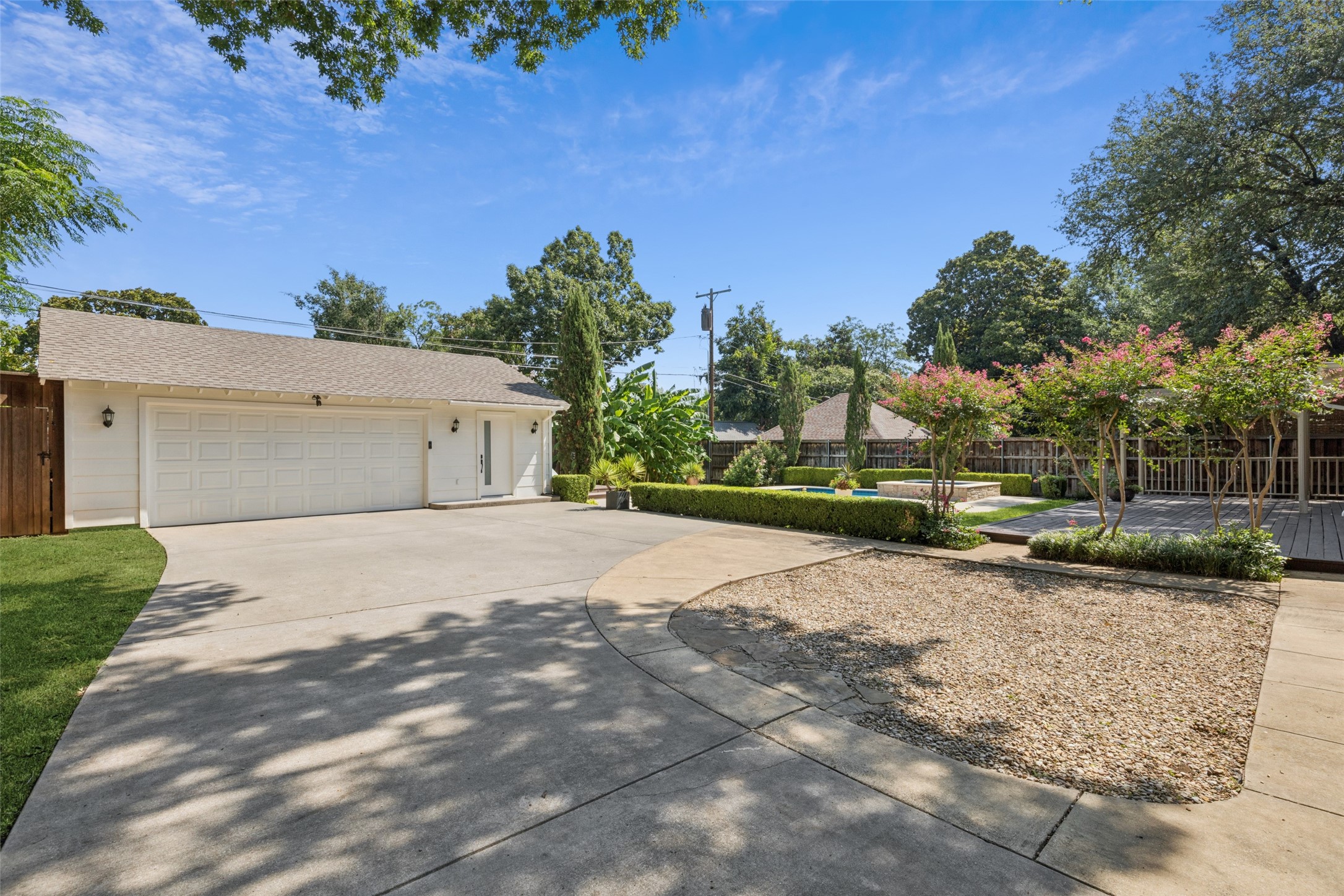 1823 W Colorado Boulevard