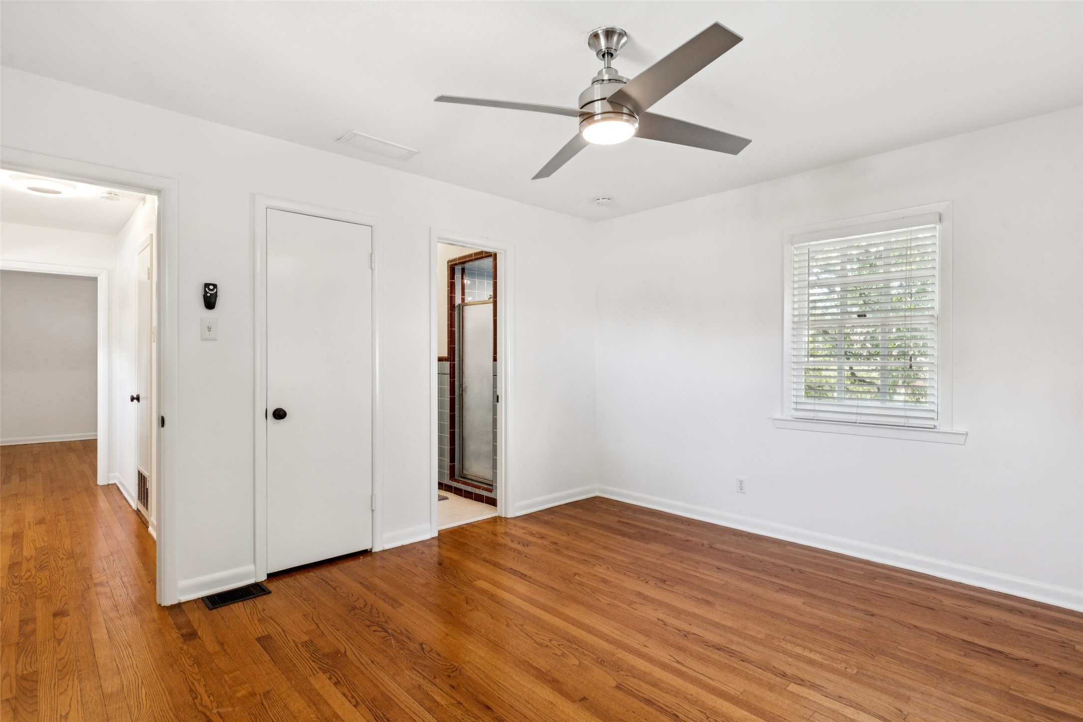 1823 W Colorado Boulevard