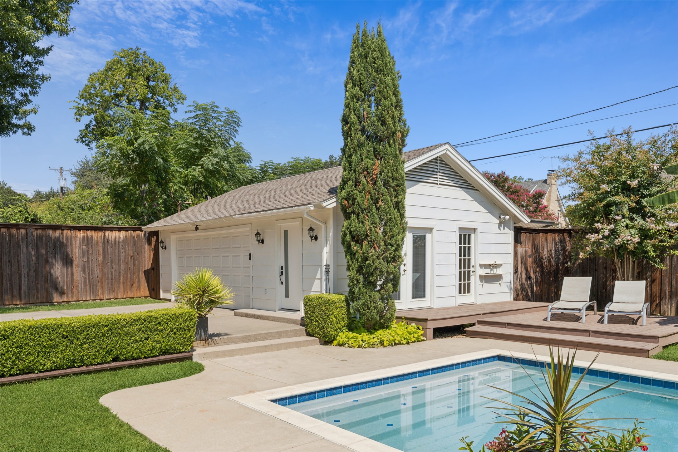 1823 W Colorado Boulevard