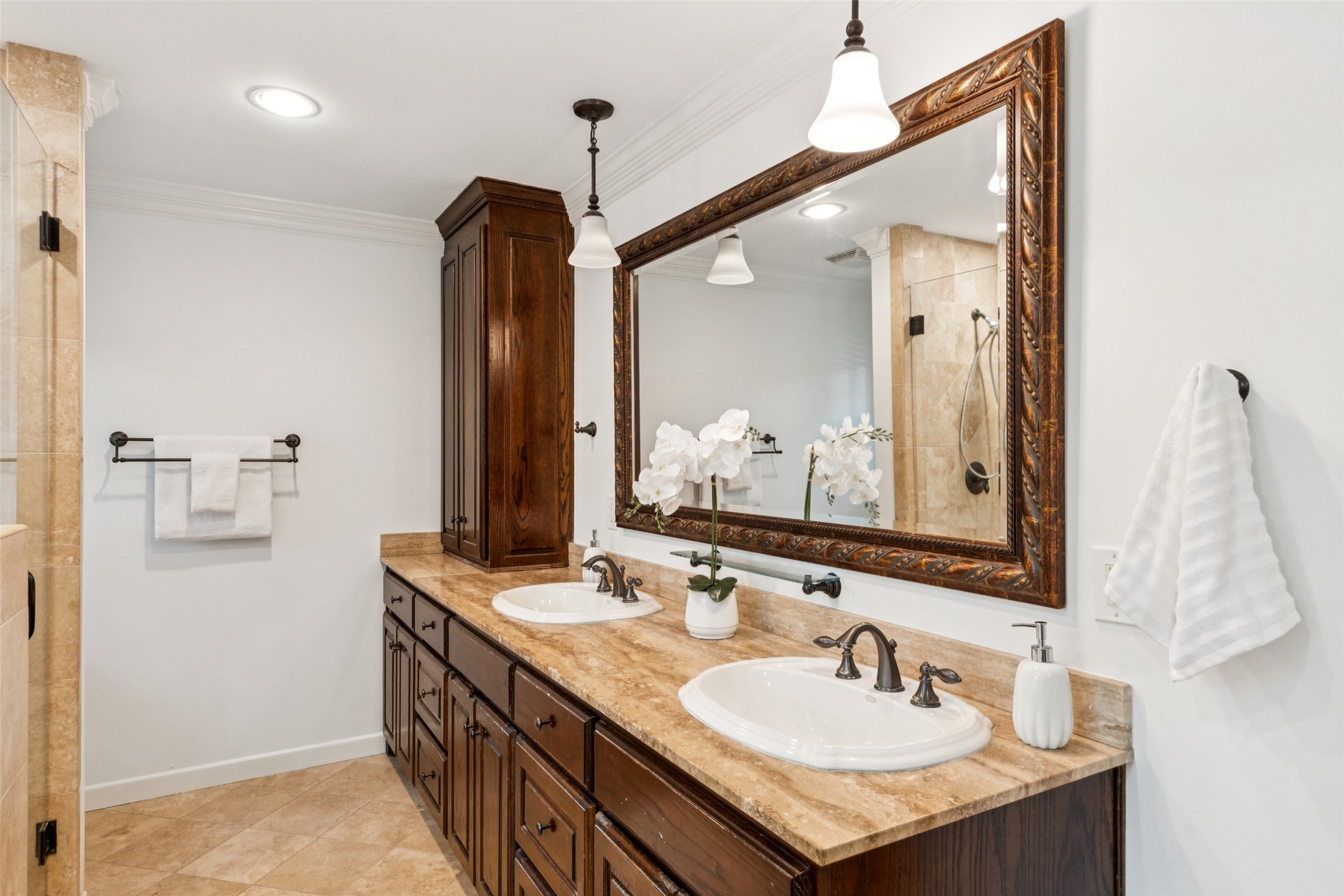 1823 W Colorado Boulevard