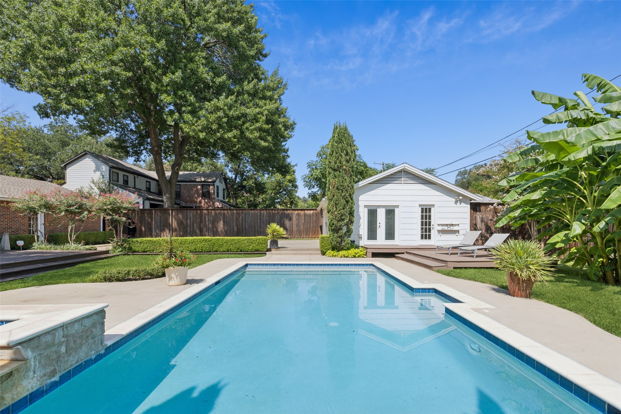 1823 W Colorado Boulevard