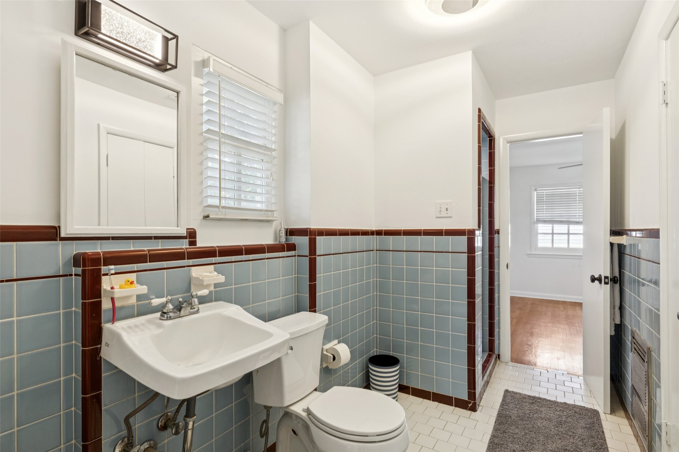 1823 W Colorado Boulevard