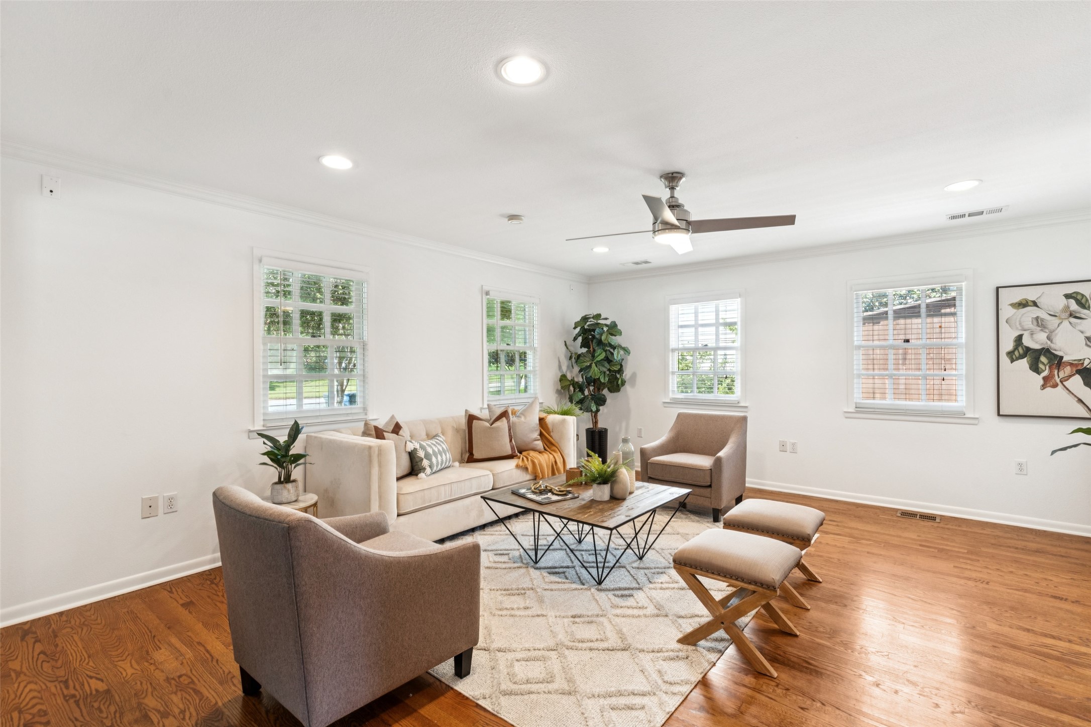 1823 W Colorado Boulevard