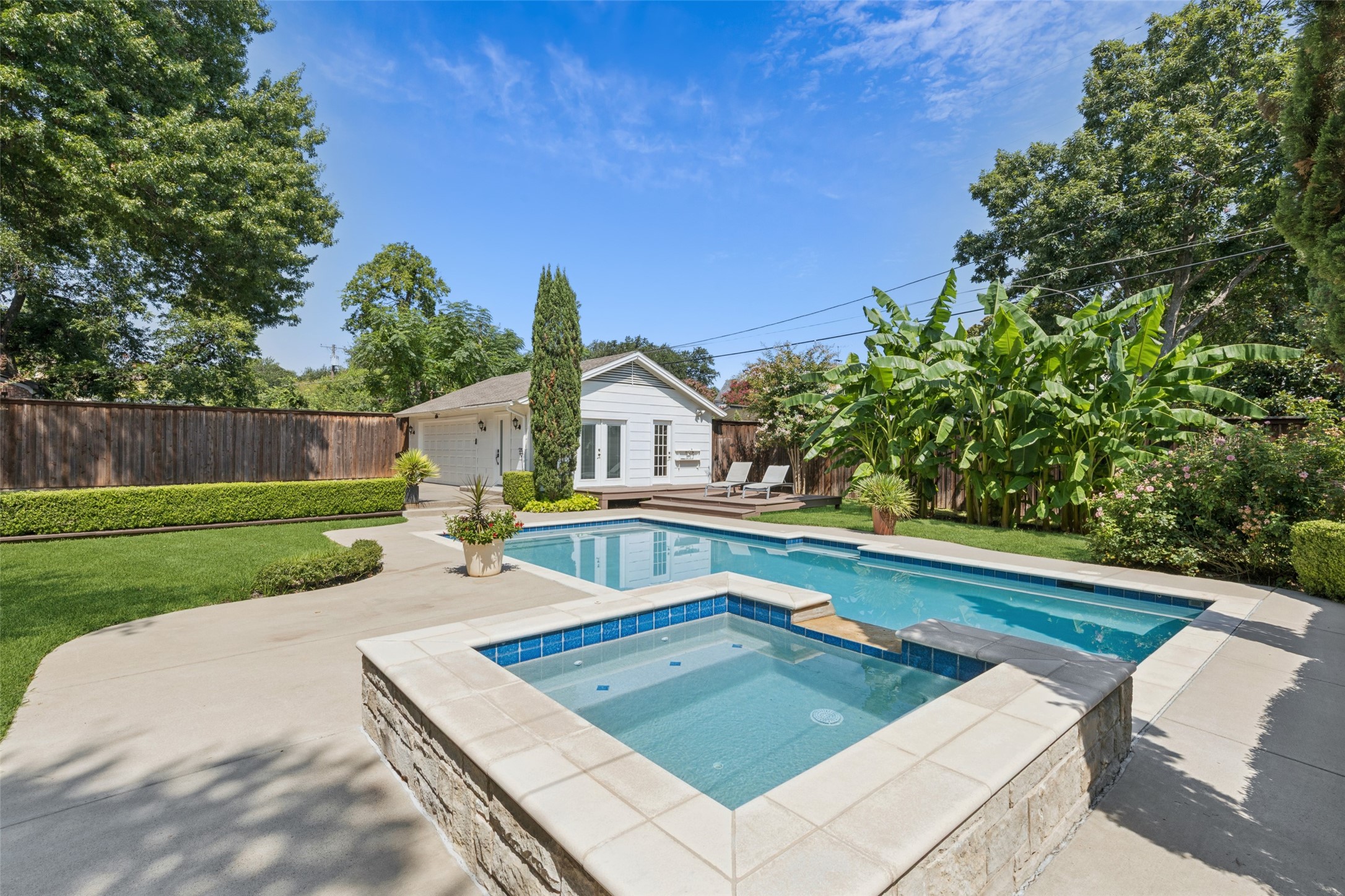 1823 W Colorado Boulevard