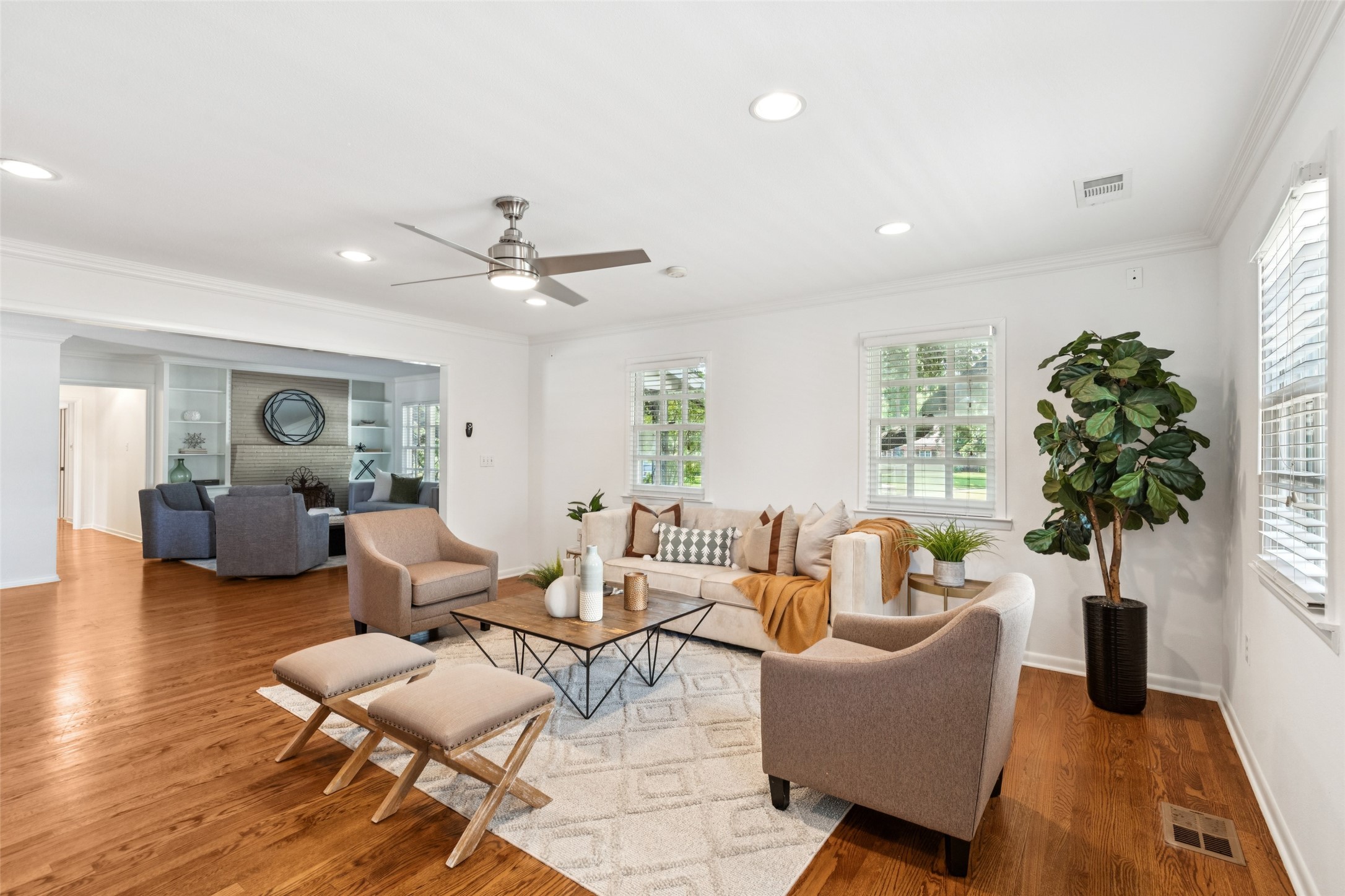 1823 W Colorado Boulevard