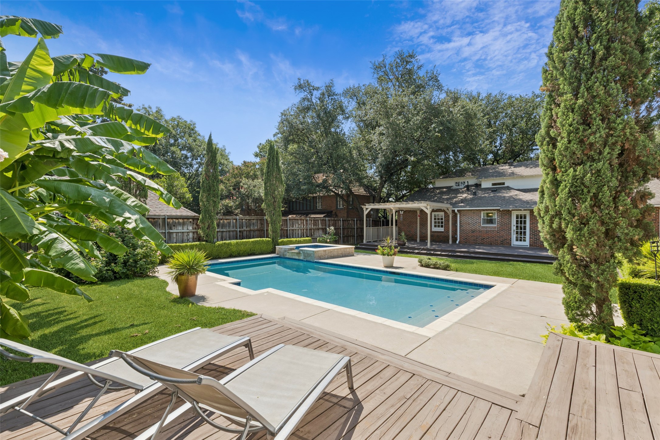 1823 W Colorado Boulevard