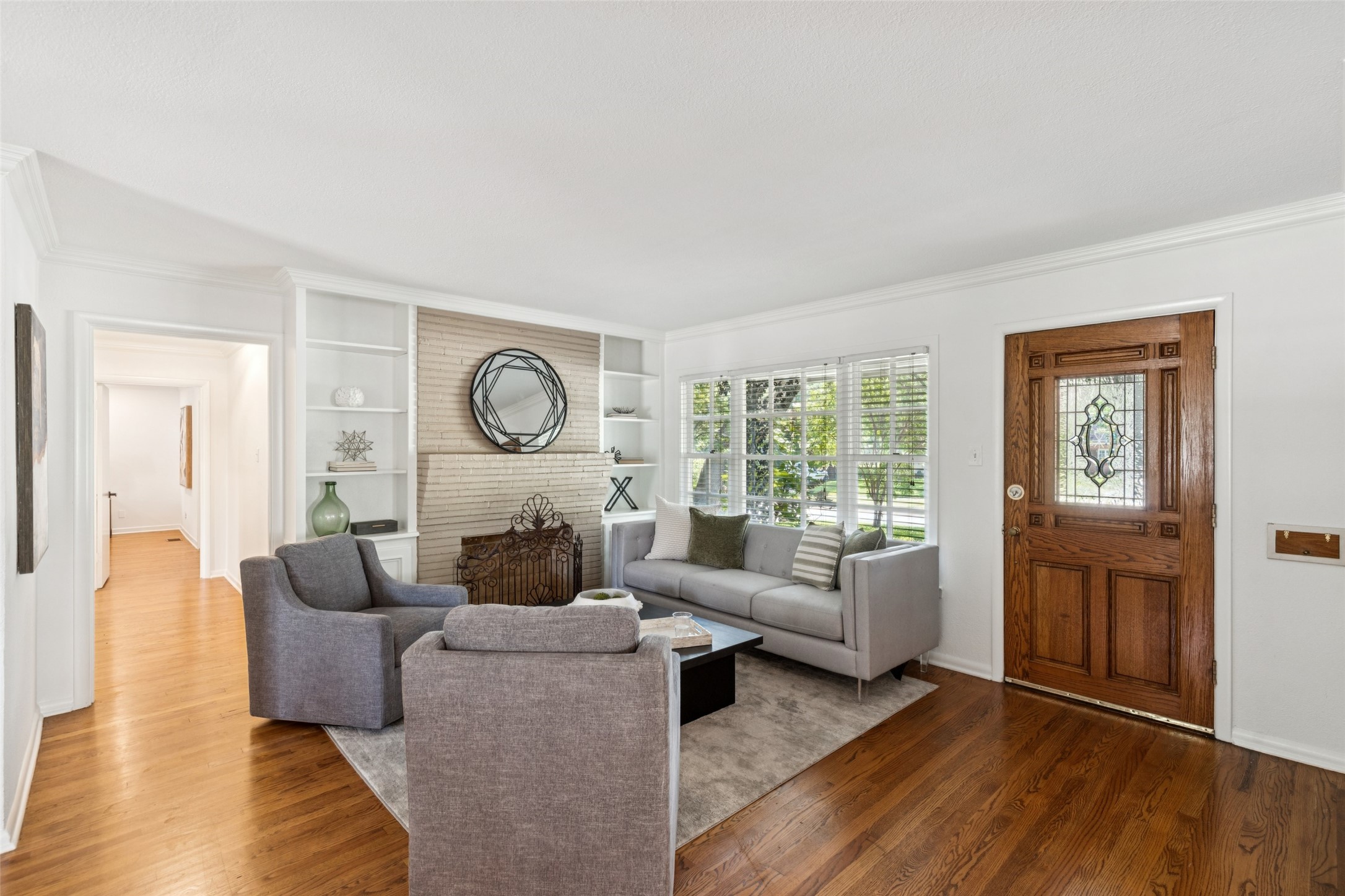 1823 W Colorado Boulevard