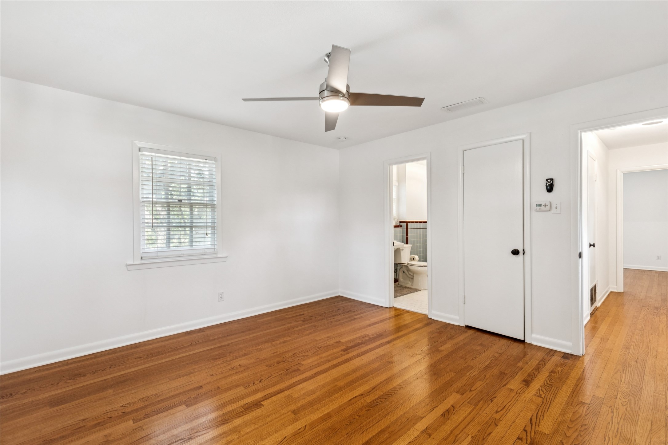 1823 W Colorado Boulevard