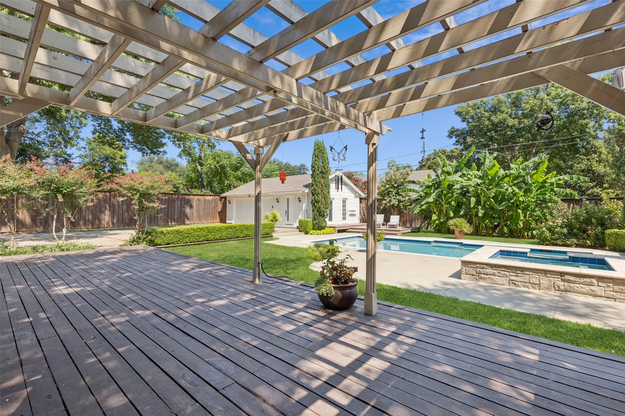 1823 W Colorado Boulevard