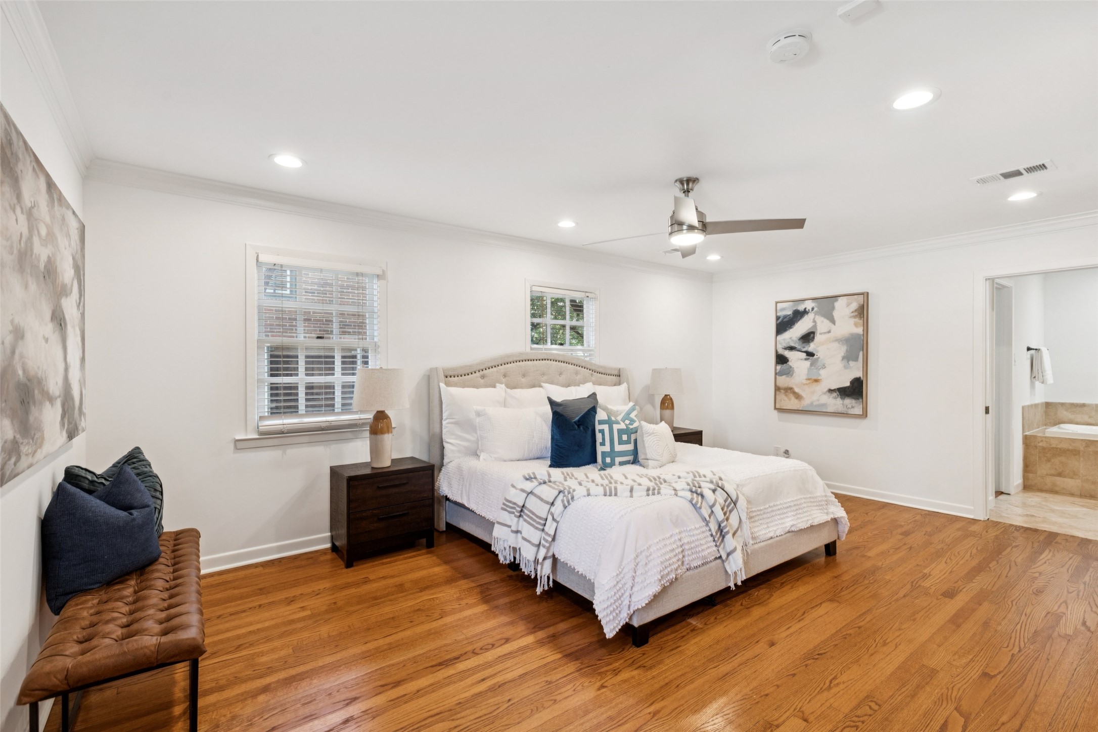 1823 W Colorado Boulevard