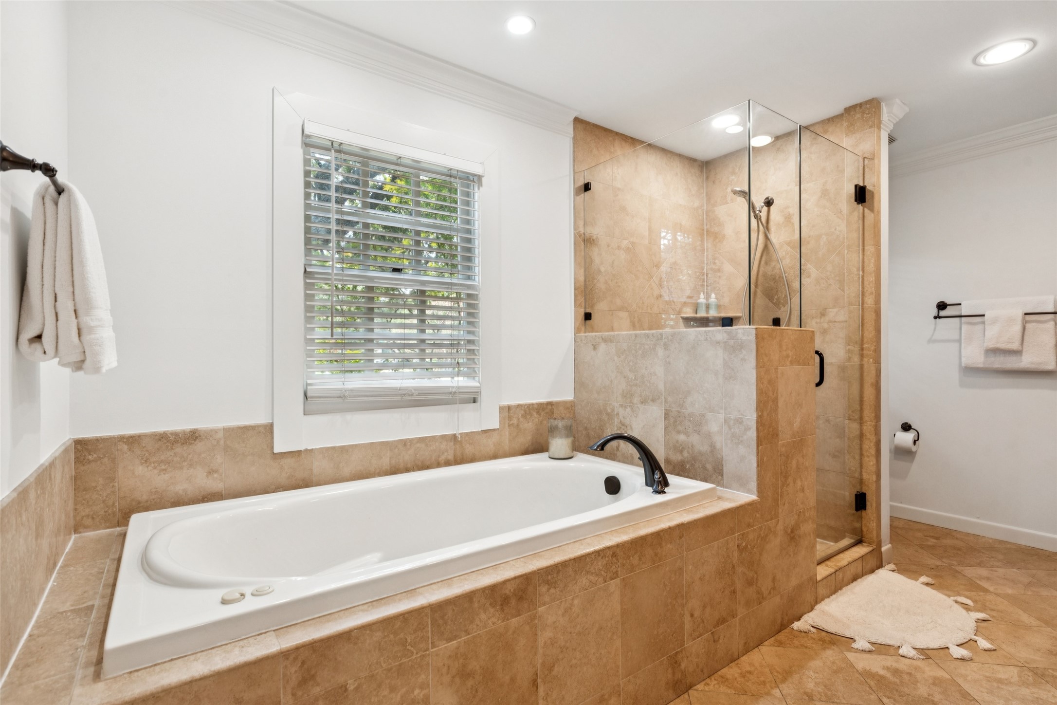 1823 W Colorado Boulevard