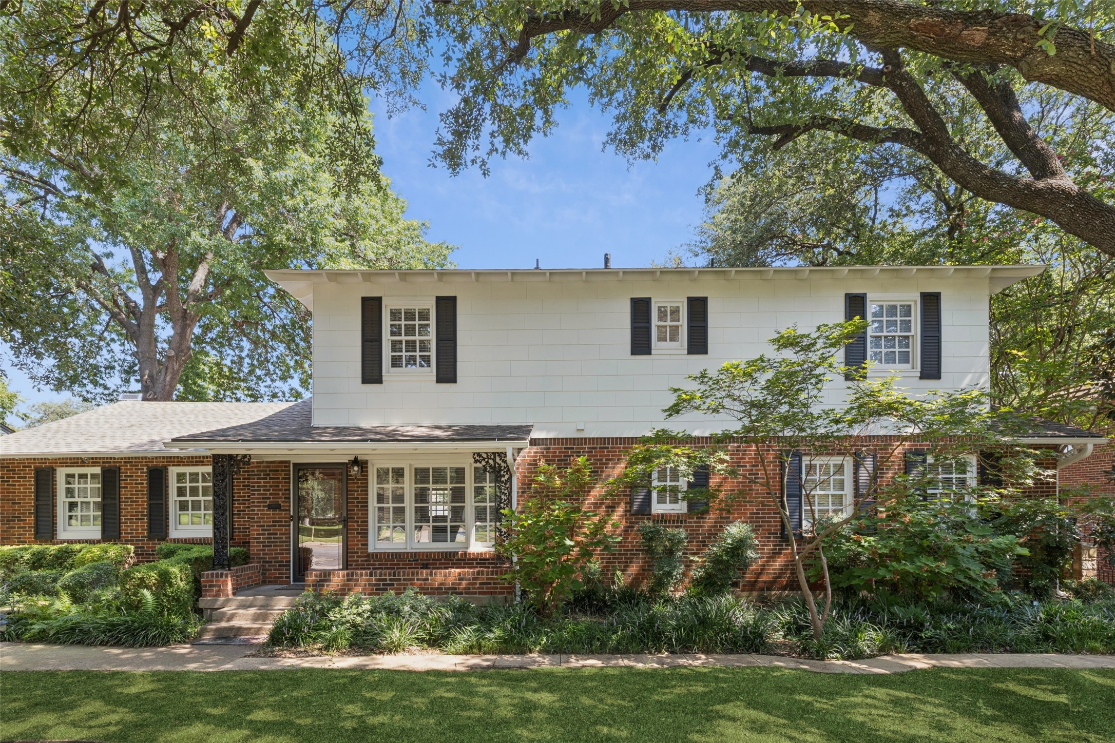 1823 W Colorado Boulevard