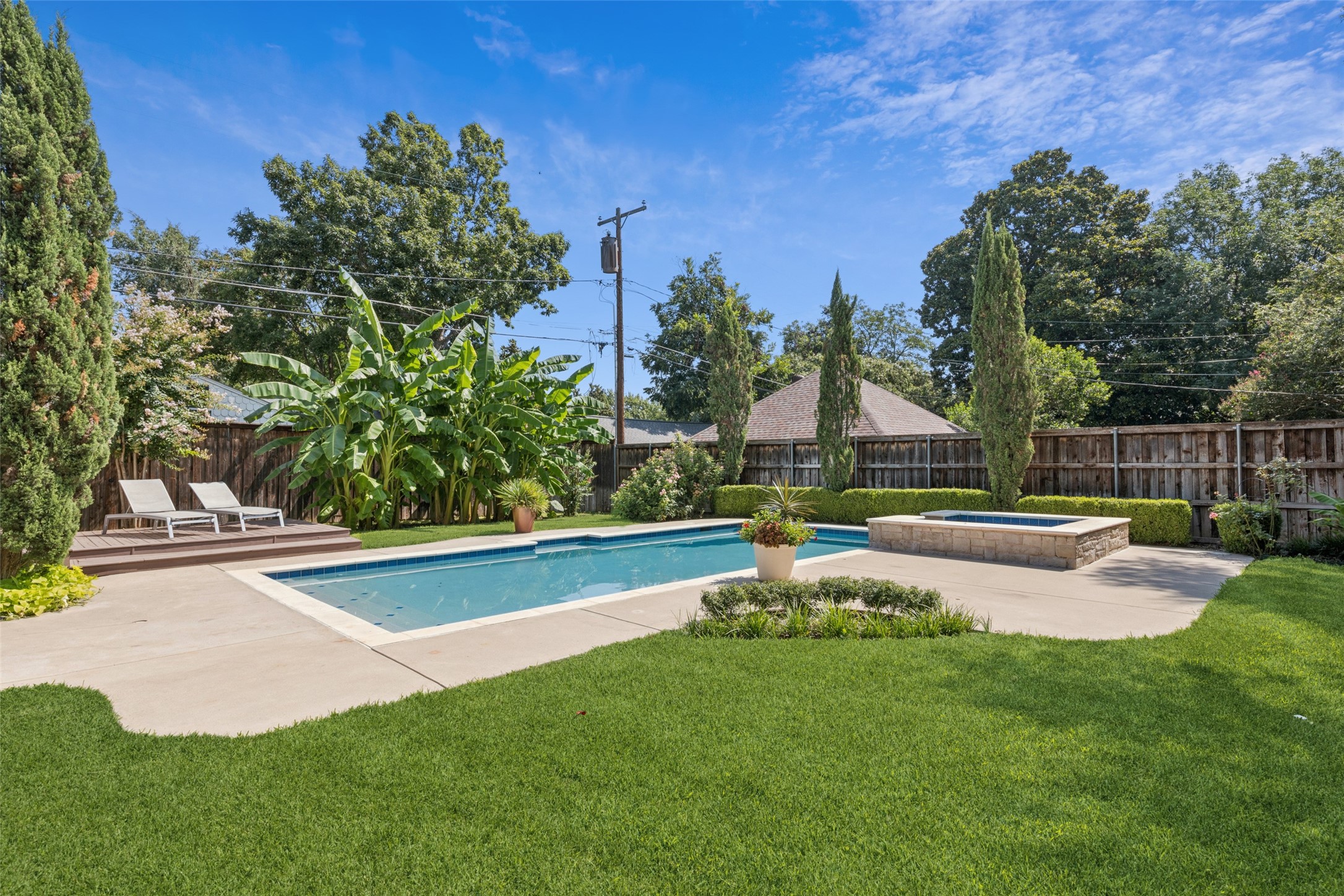 1823 W Colorado Boulevard