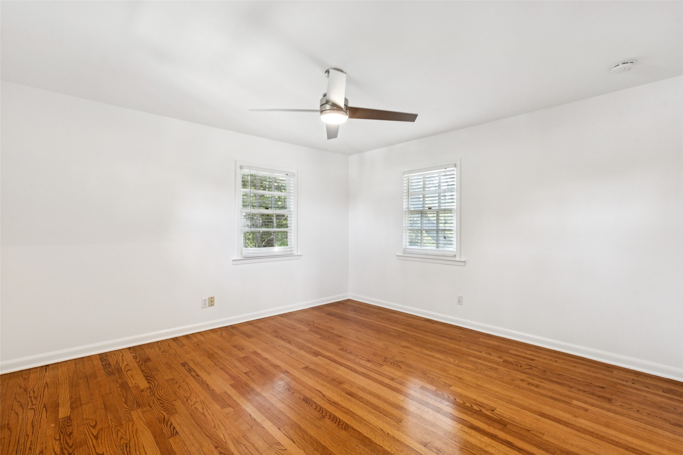 1823 W Colorado Boulevard