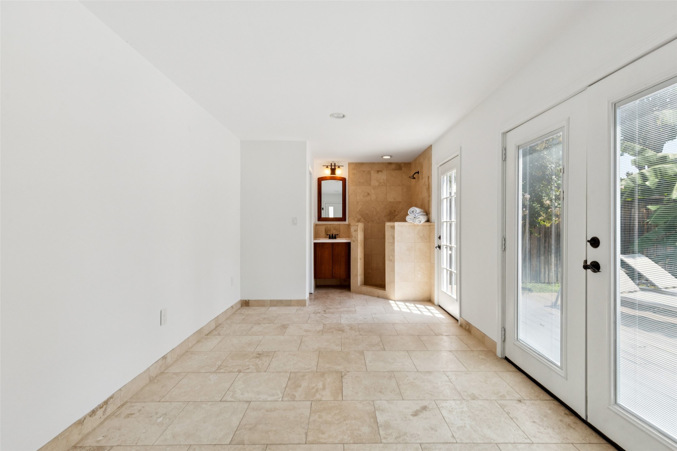 1823 W Colorado Boulevard