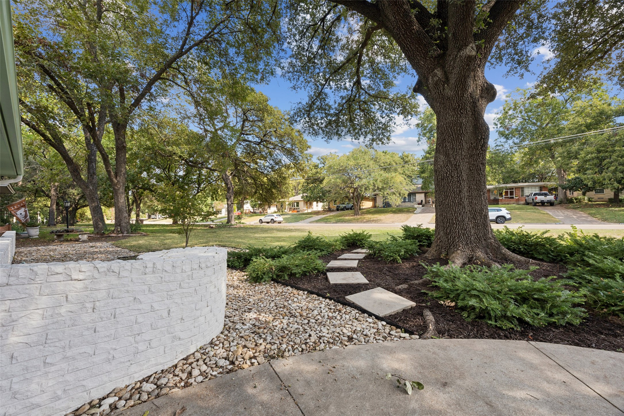 2039 Elmwood Boulevard