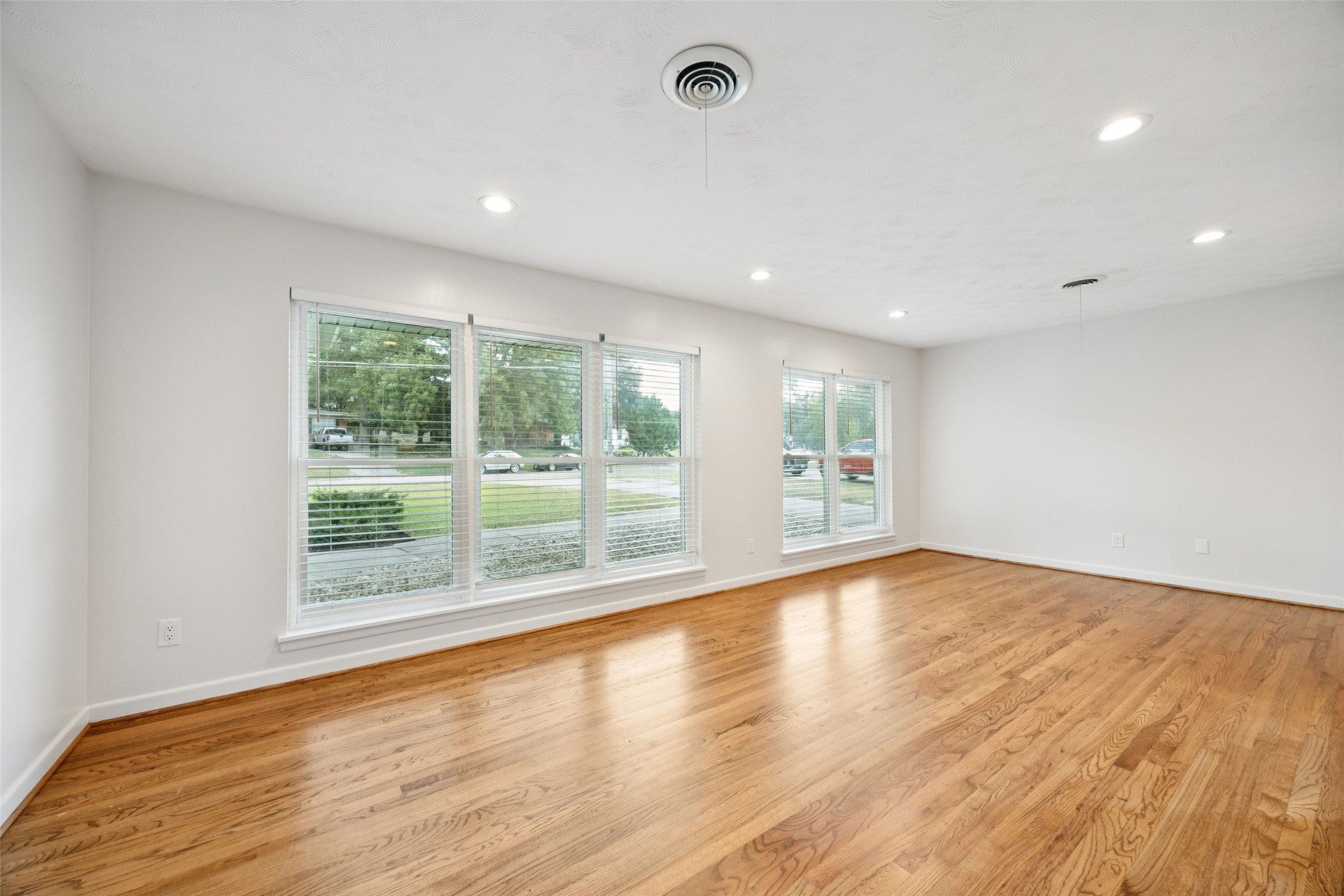 2039 Elmwood Boulevard