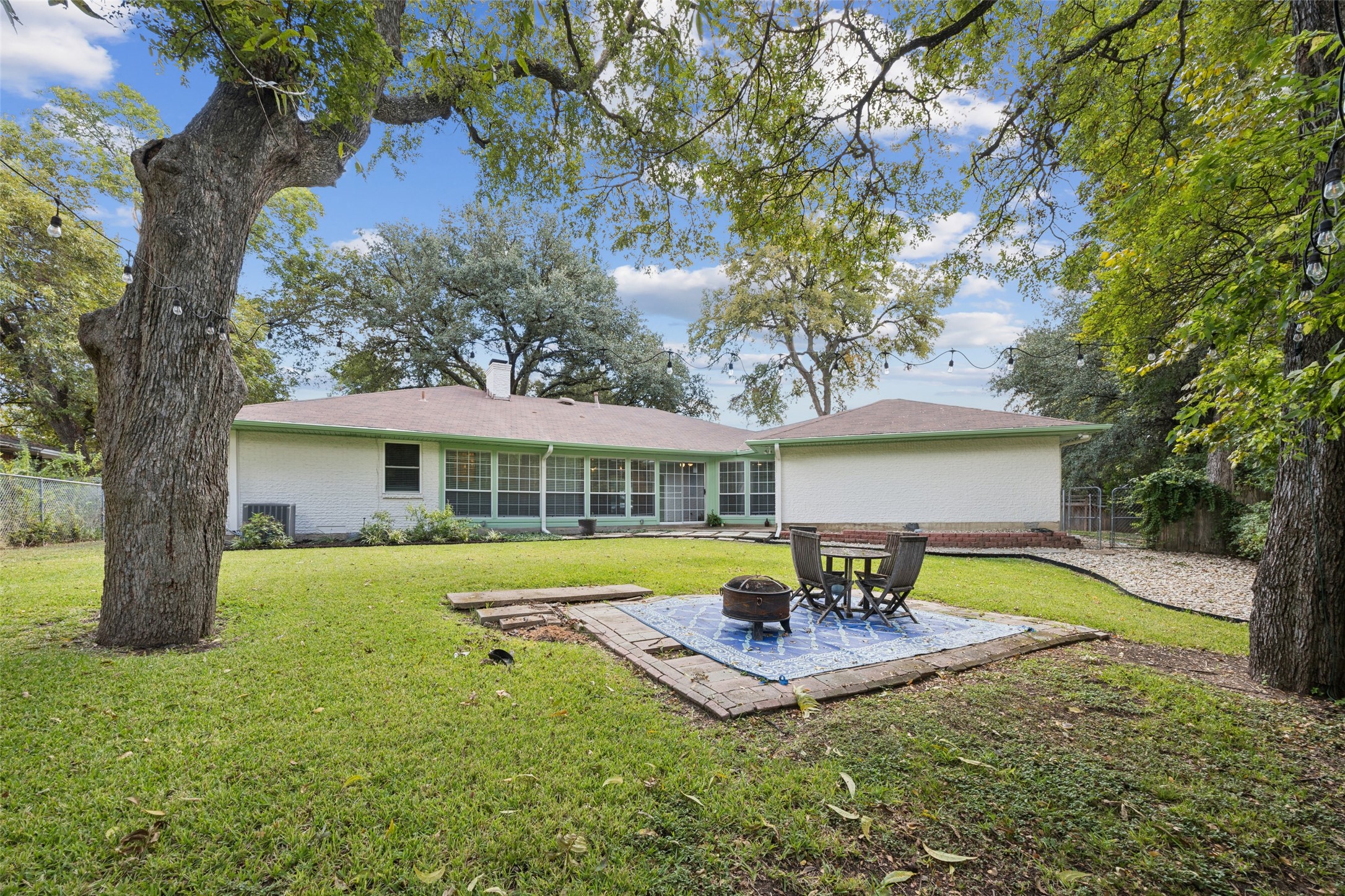 2039 Elmwood Boulevard