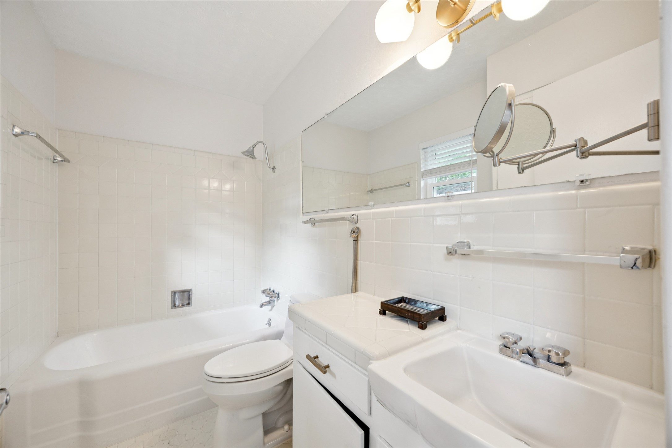 2039 Elmwood Boulevard