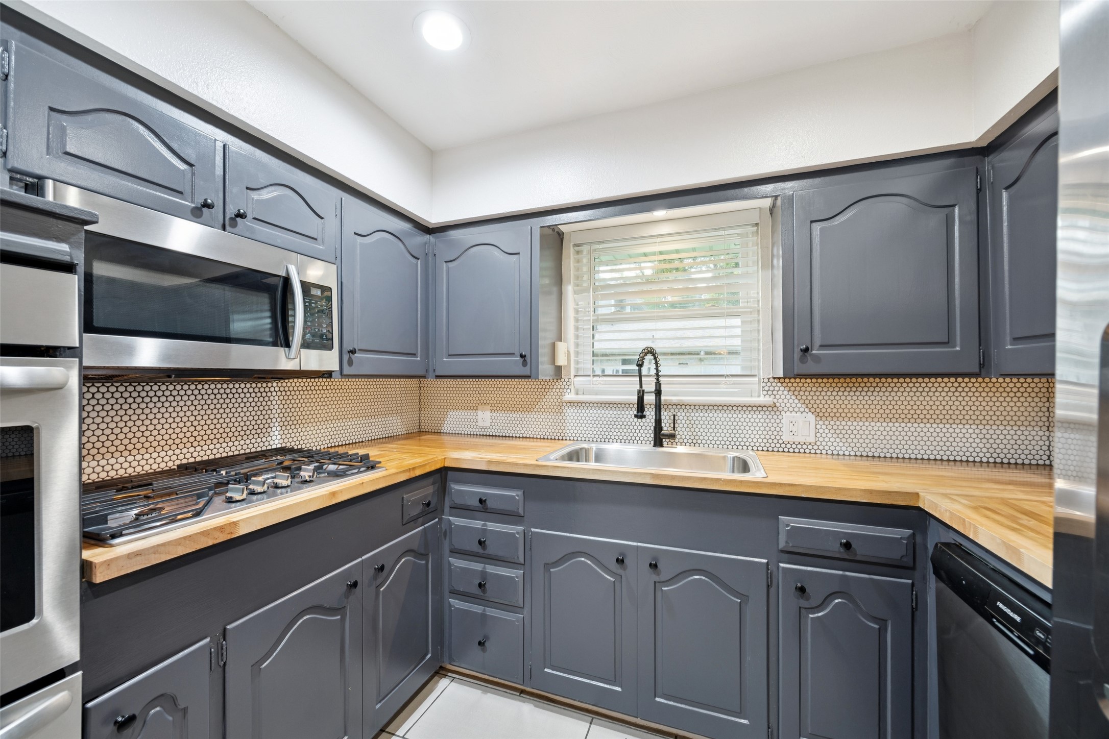 2039 Elmwood Boulevard