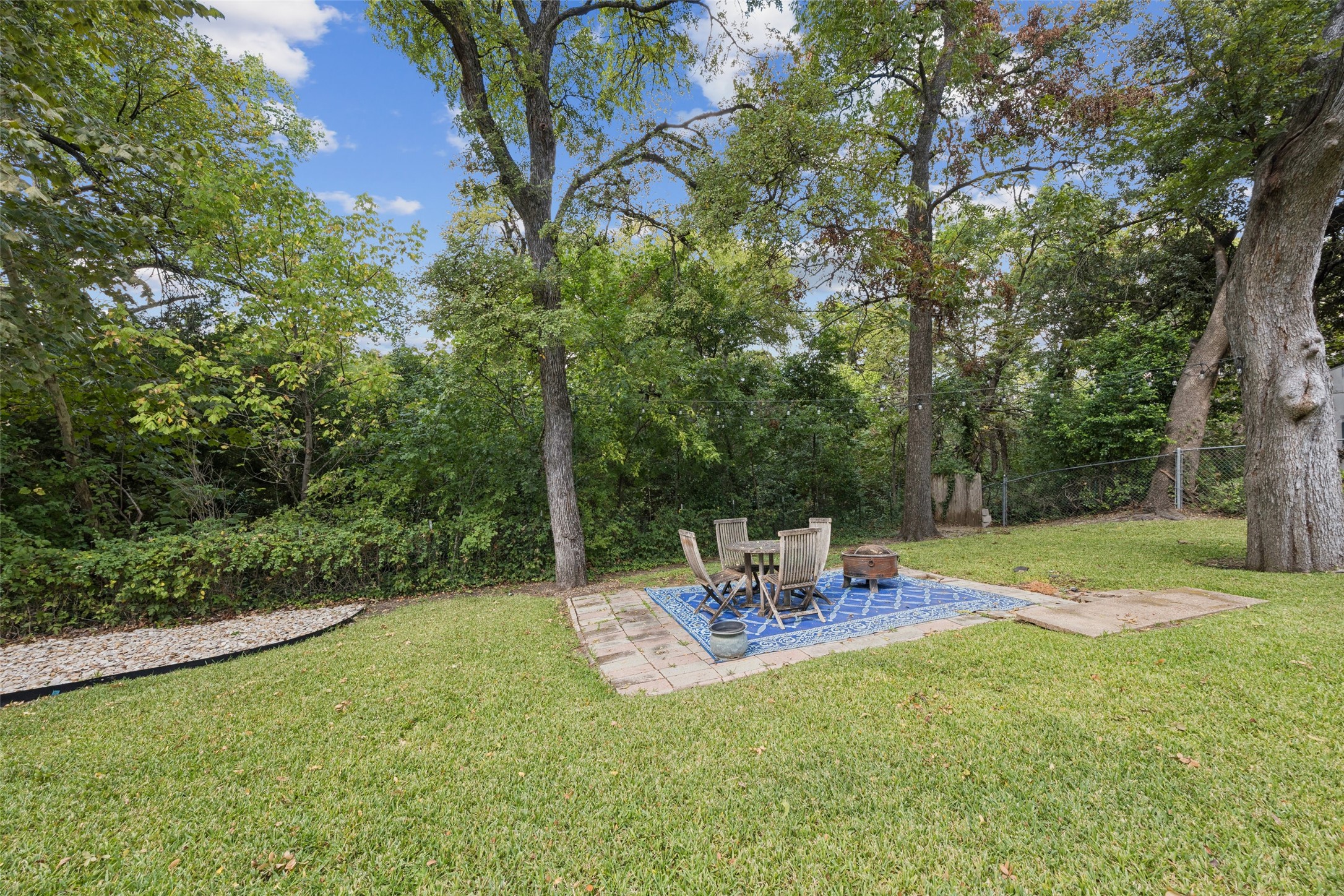 2039 Elmwood Boulevard