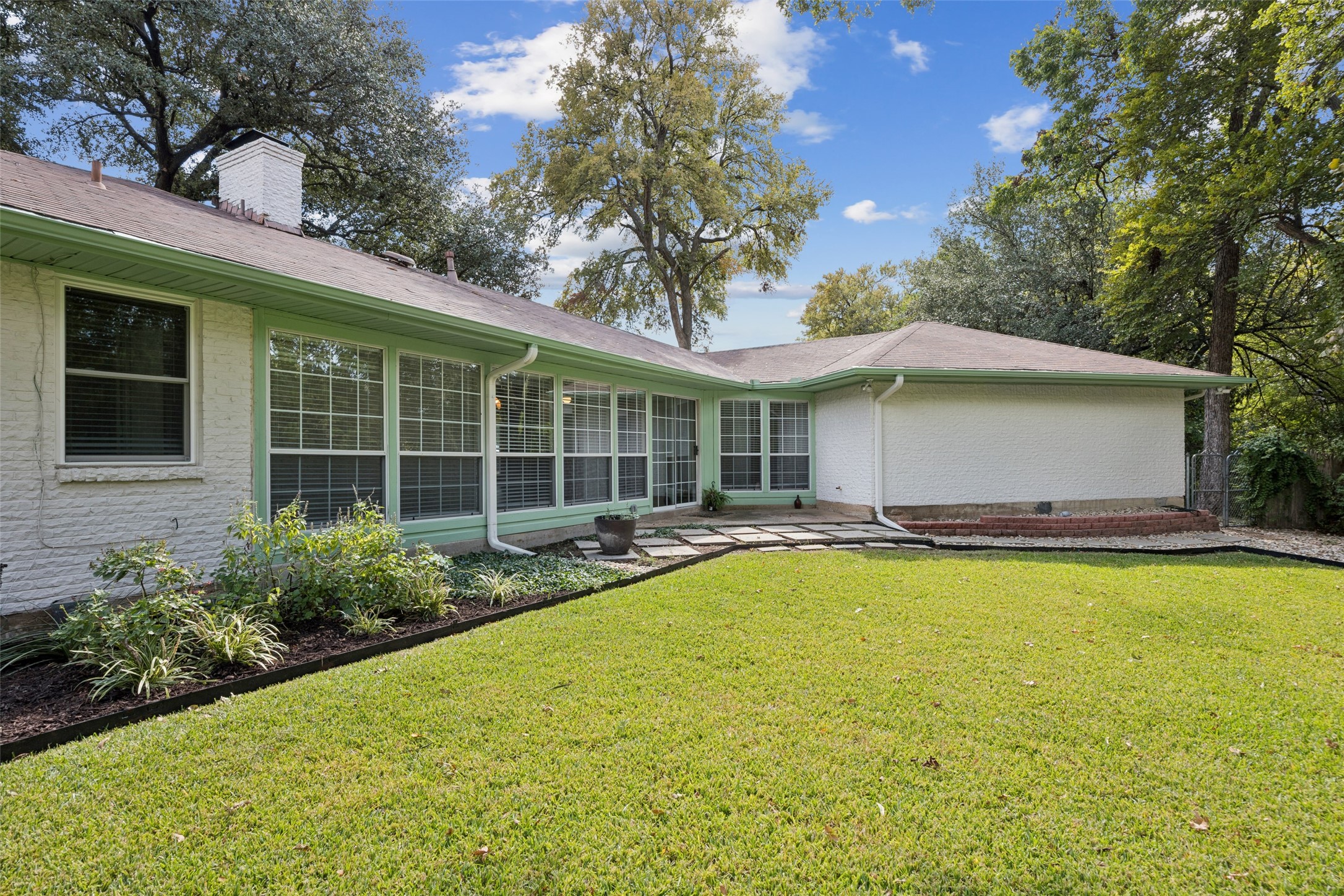 2039 Elmwood Boulevard