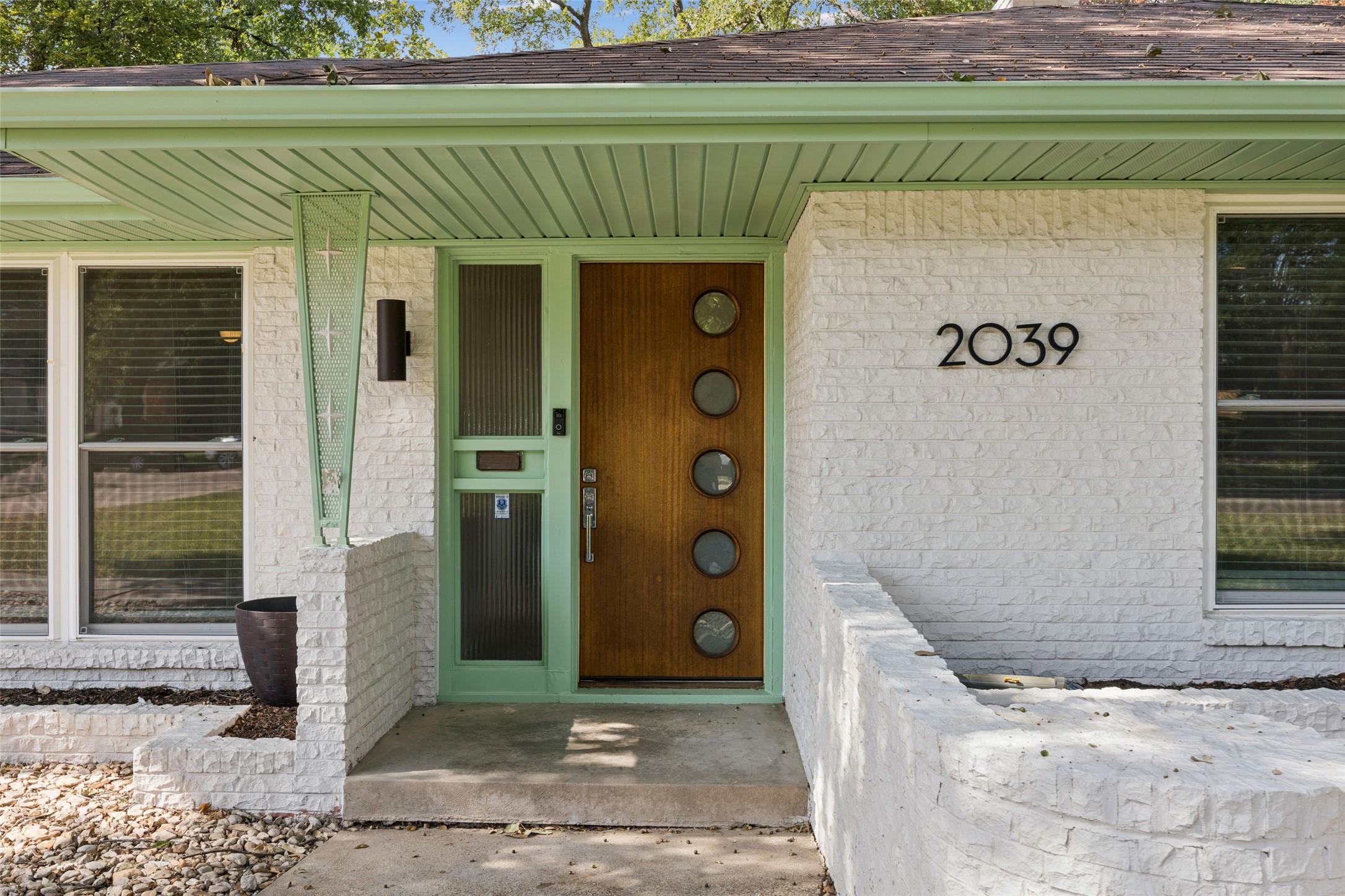 2039 Elmwood Boulevard