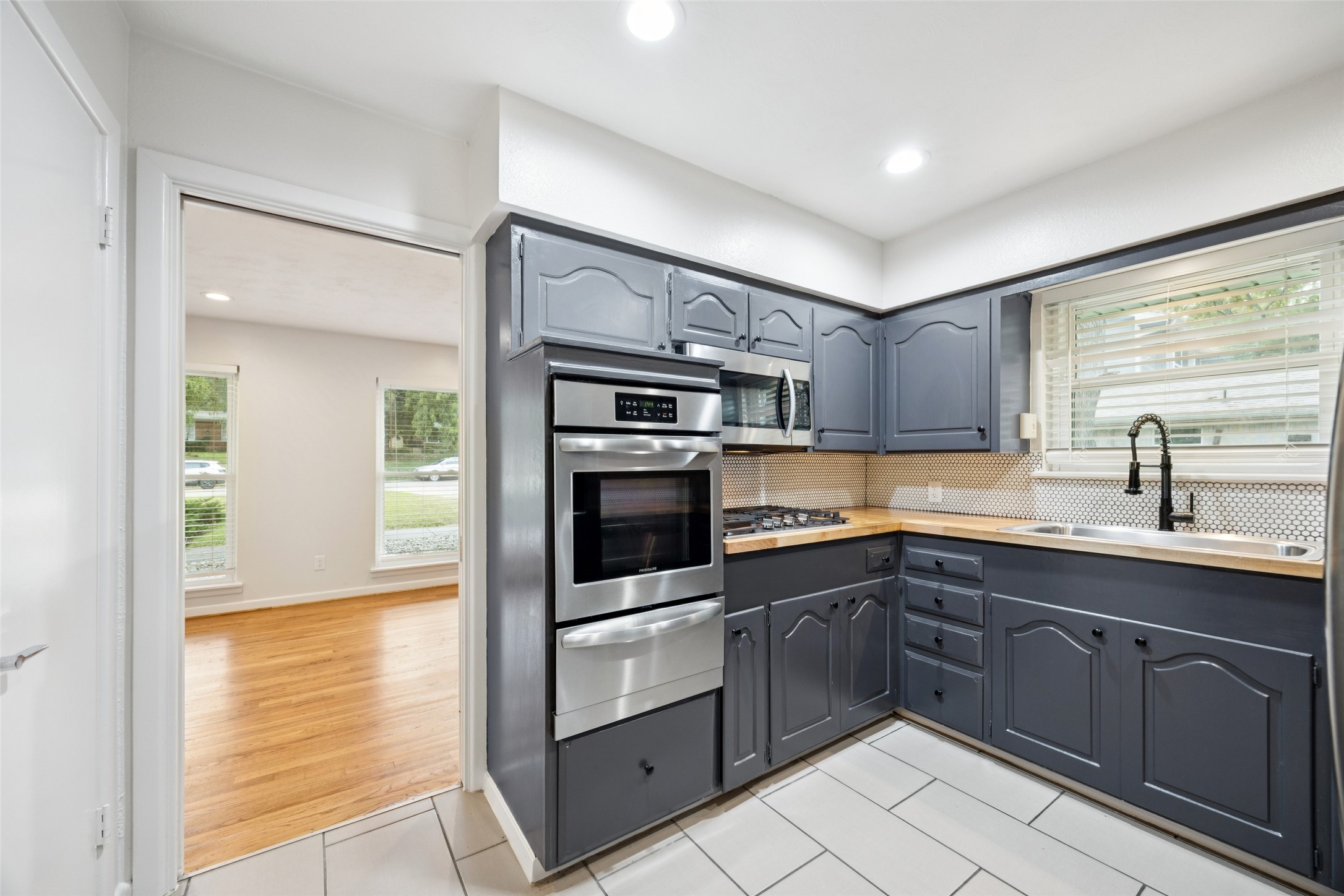 2039 Elmwood Boulevard