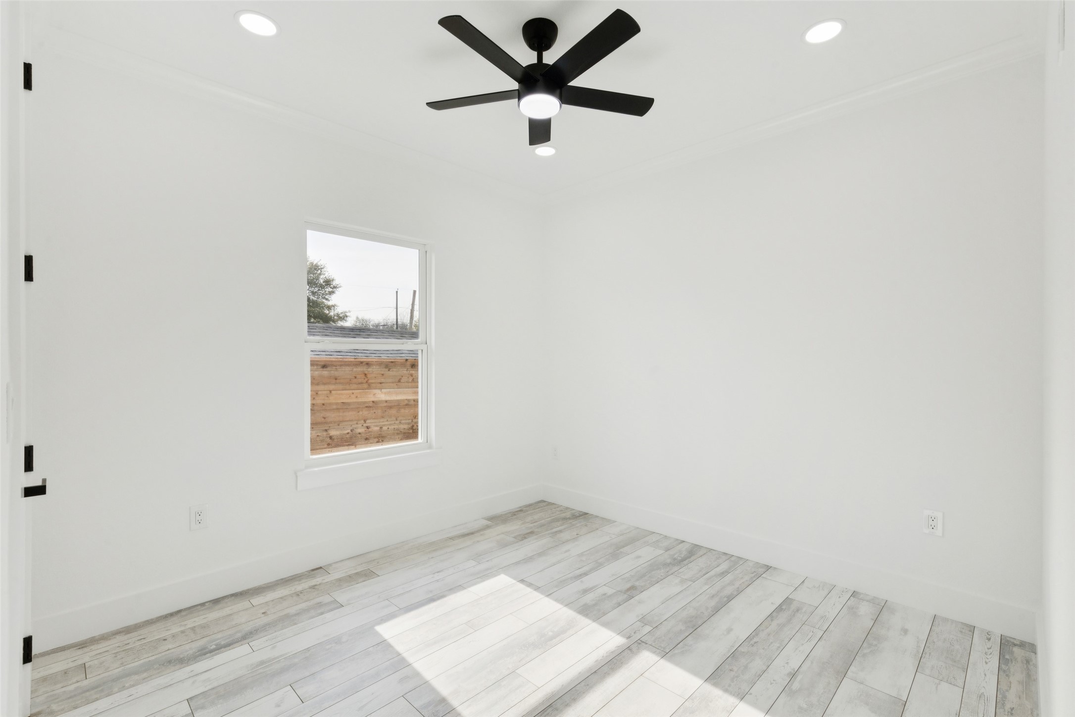 823 S Winnetka Avenue