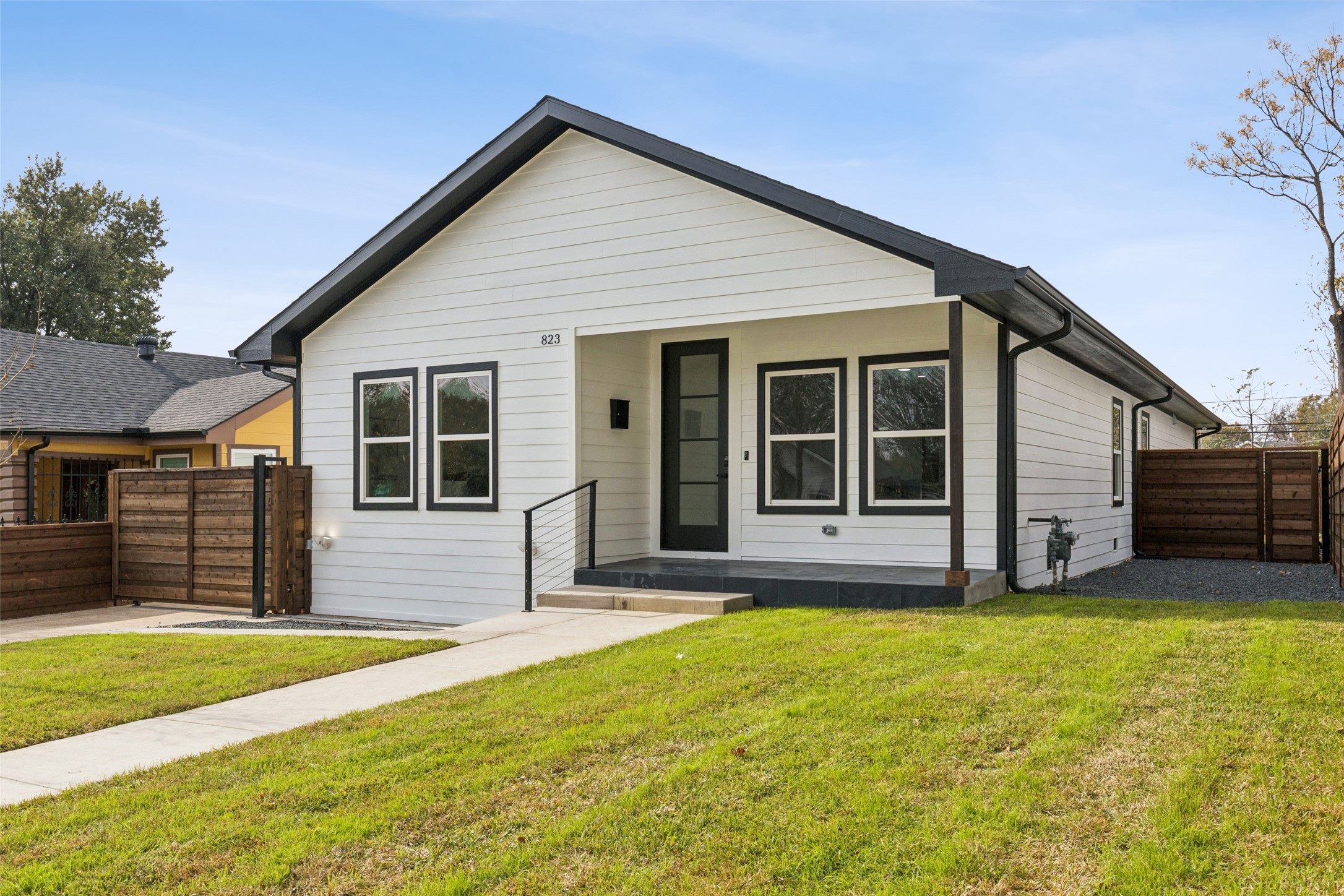 823 S Winnetka Avenue